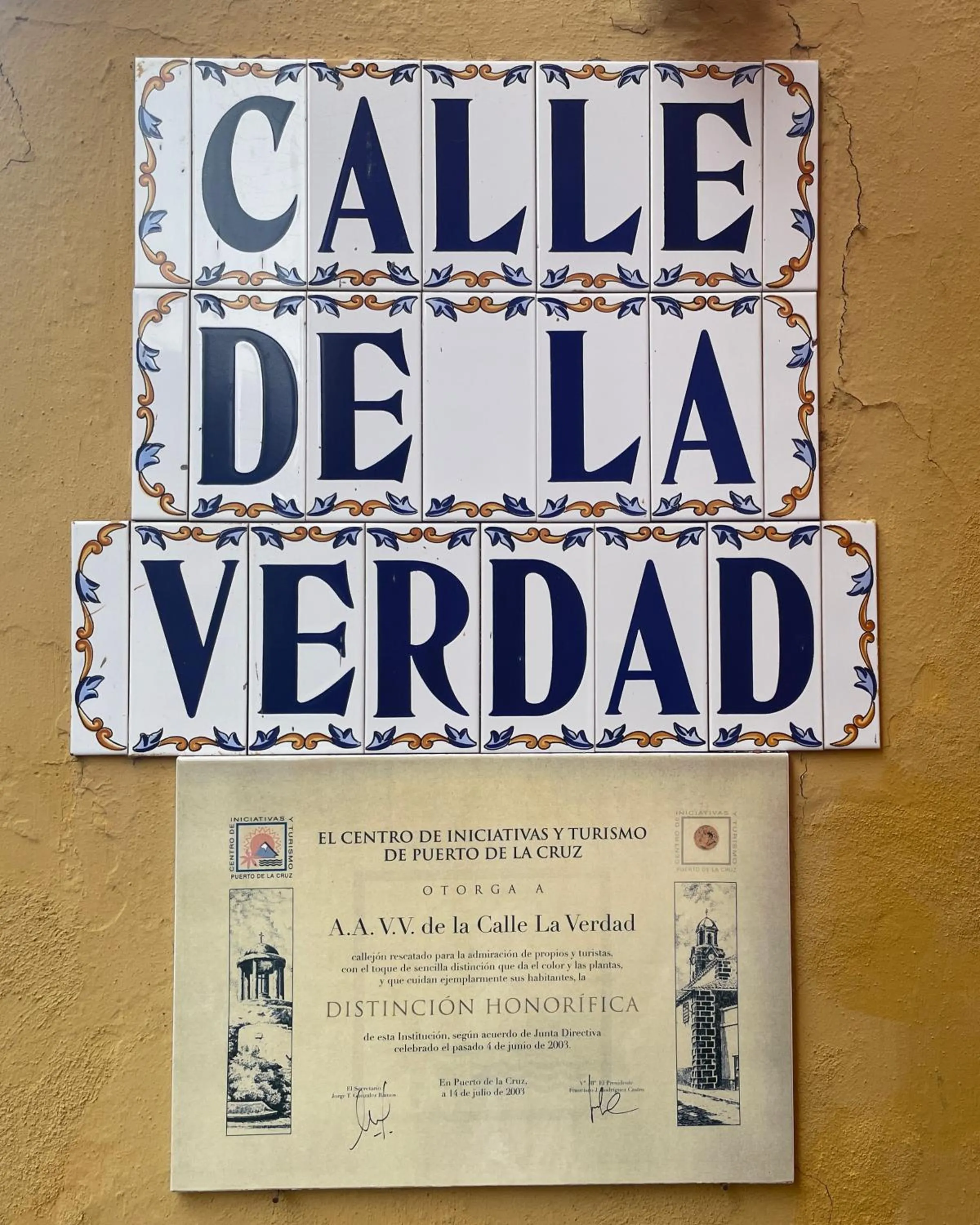 Decorative detail in Plaza y Playa