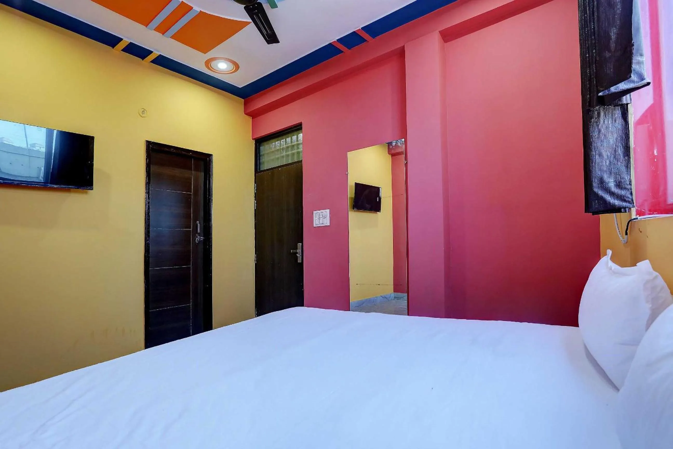 Bedroom in Hotel O Sk Inn