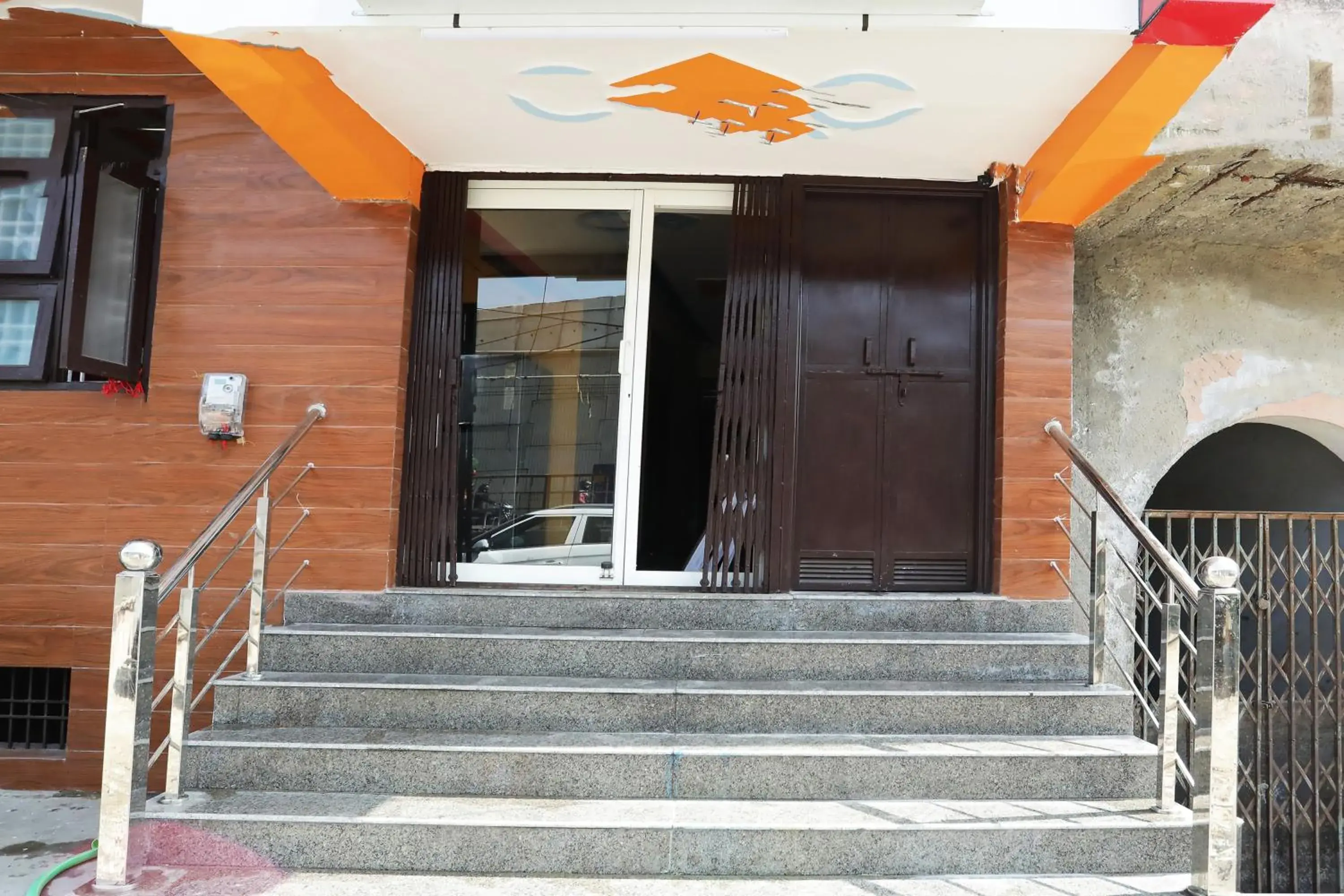 Facade/entrance in OYO Hotel Sk Inn