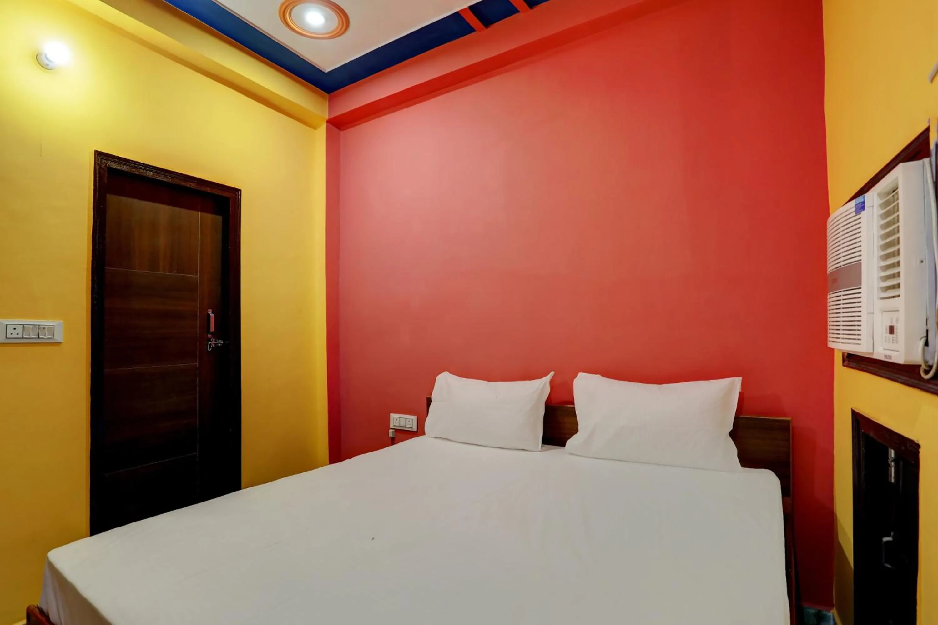 Bedroom in Hotel O Sk Inn