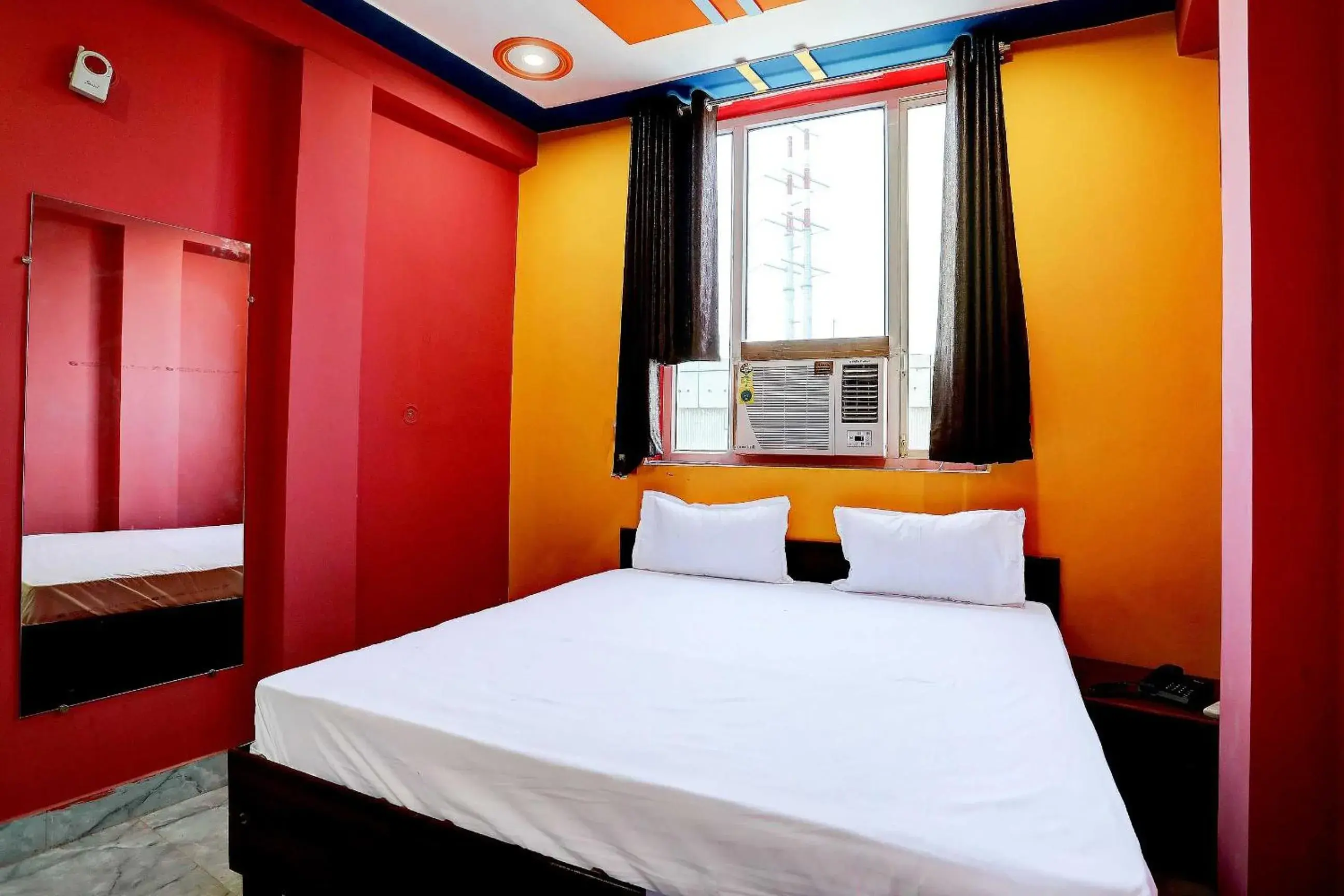 Bedroom in OYO Hotel Sk Inn