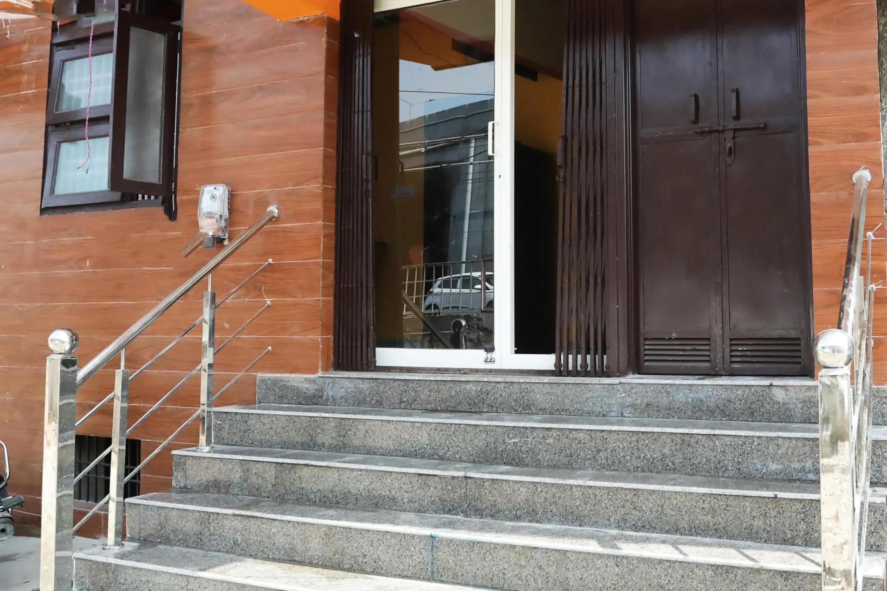 Facade/Entrance in OYO Hotel Sk Inn