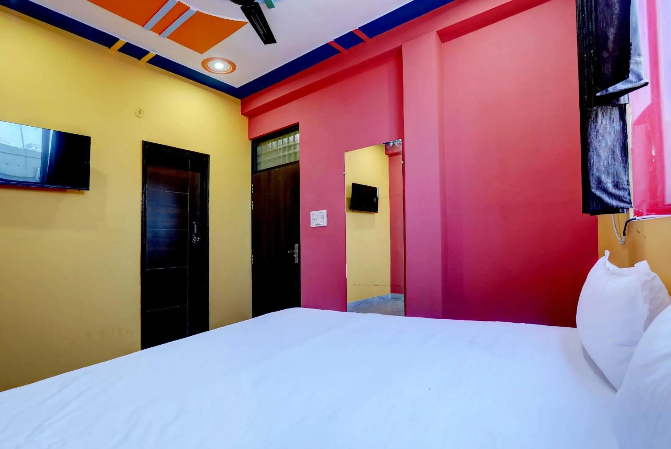 Bedroom in Hotel O Sk Inn