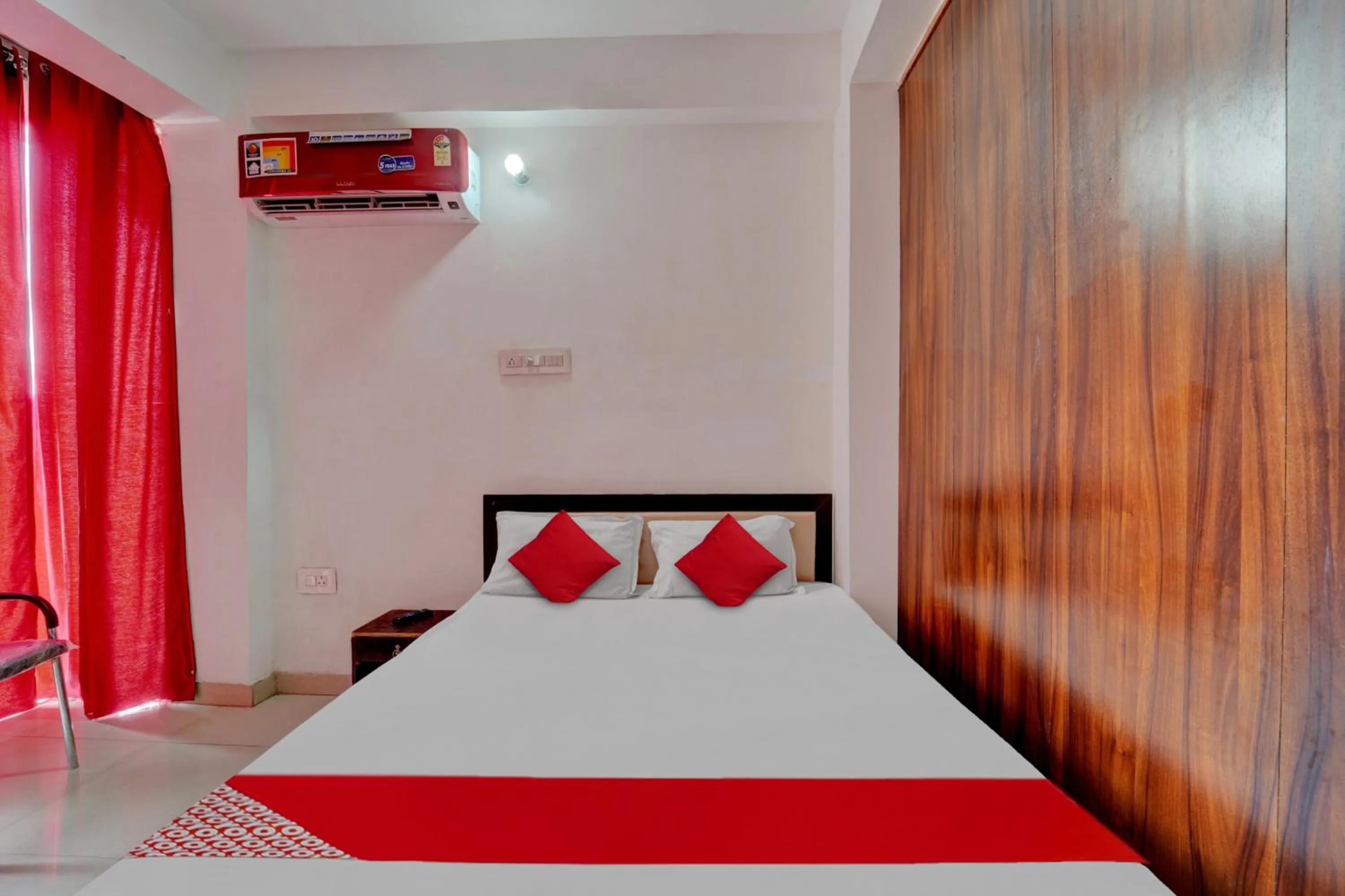 Bedroom in OYO Flagship Hotel Celebrate Inn