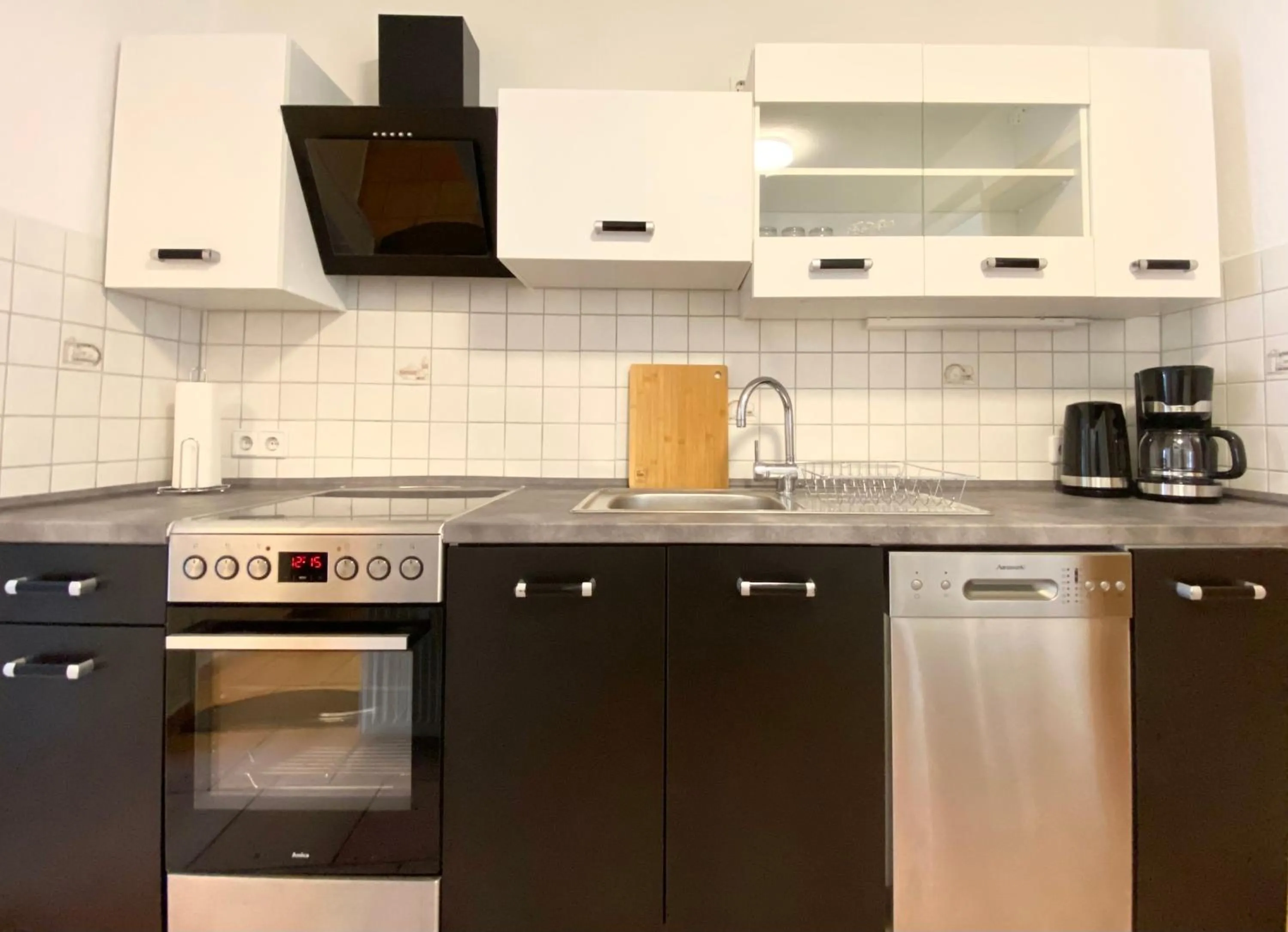 Kitchen or kitchenette in Gemütliche Unterkünfte für längeren Aufenthalt und Monteure inkl Balkon, Waschmaschine, WiFi, Küche und Parkplatz