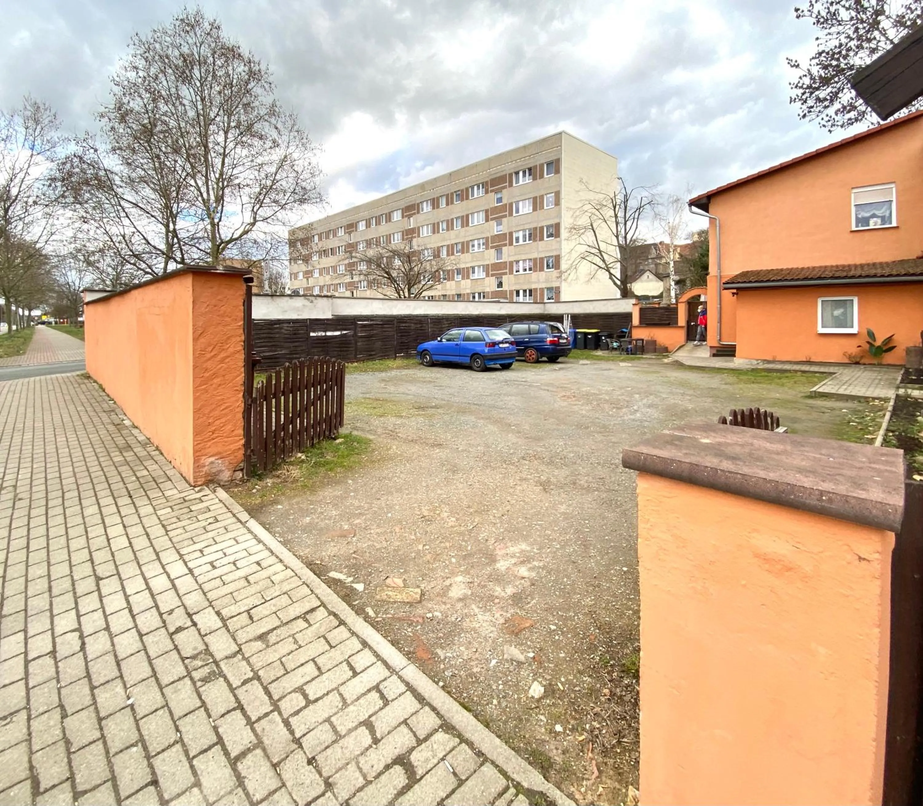 Property building in Gemütliche Unterkünfte für längeren Aufenthalt und Monteure inkl Balkon, Waschmaschine, WiFi, Küche und Parkplatz