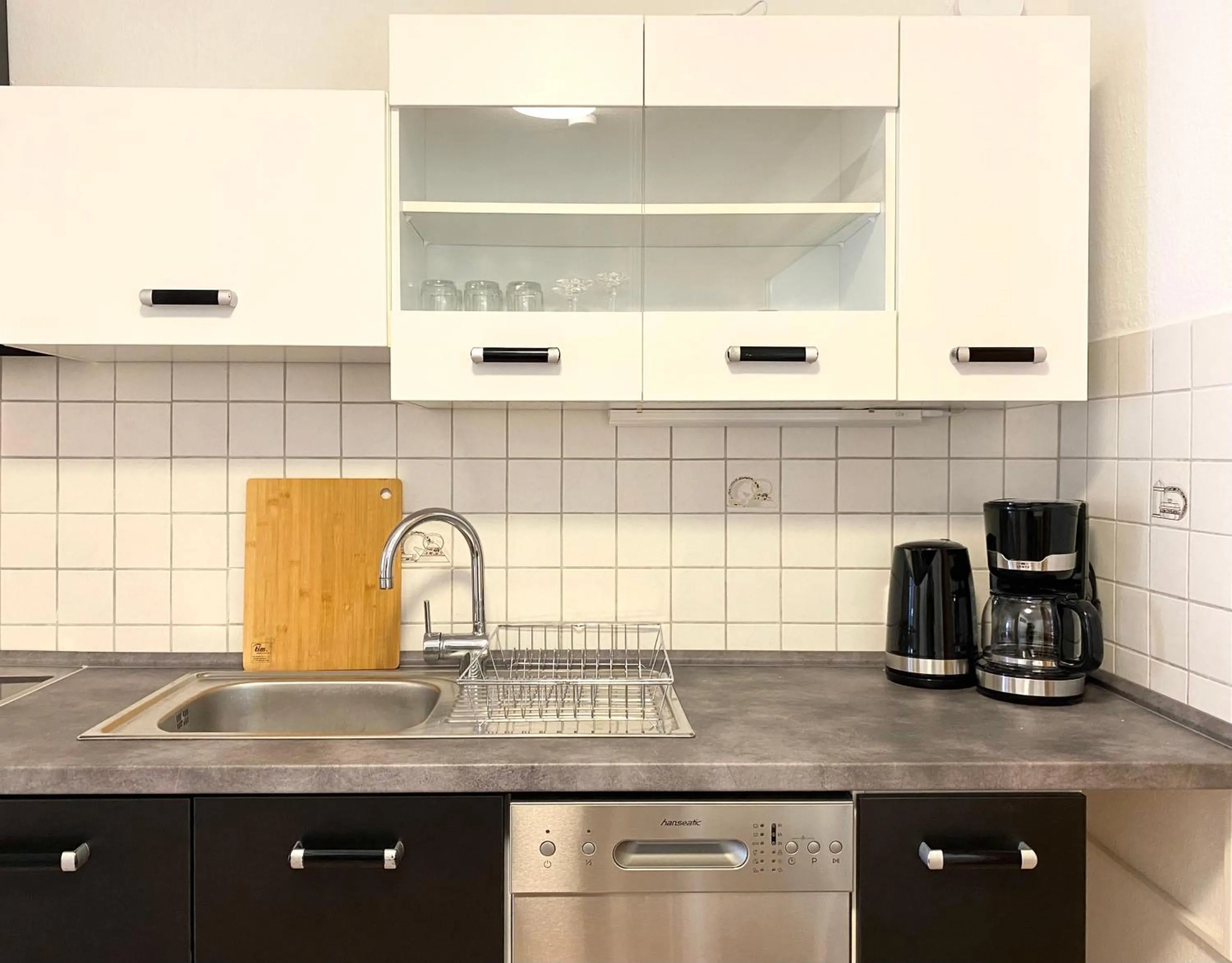 Coffee/tea facilities in Gemütliche Unterkünfte für längeren Aufenthalt und Monteure inkl Balkon, Waschmaschine, WiFi, Küche und Parkplatz