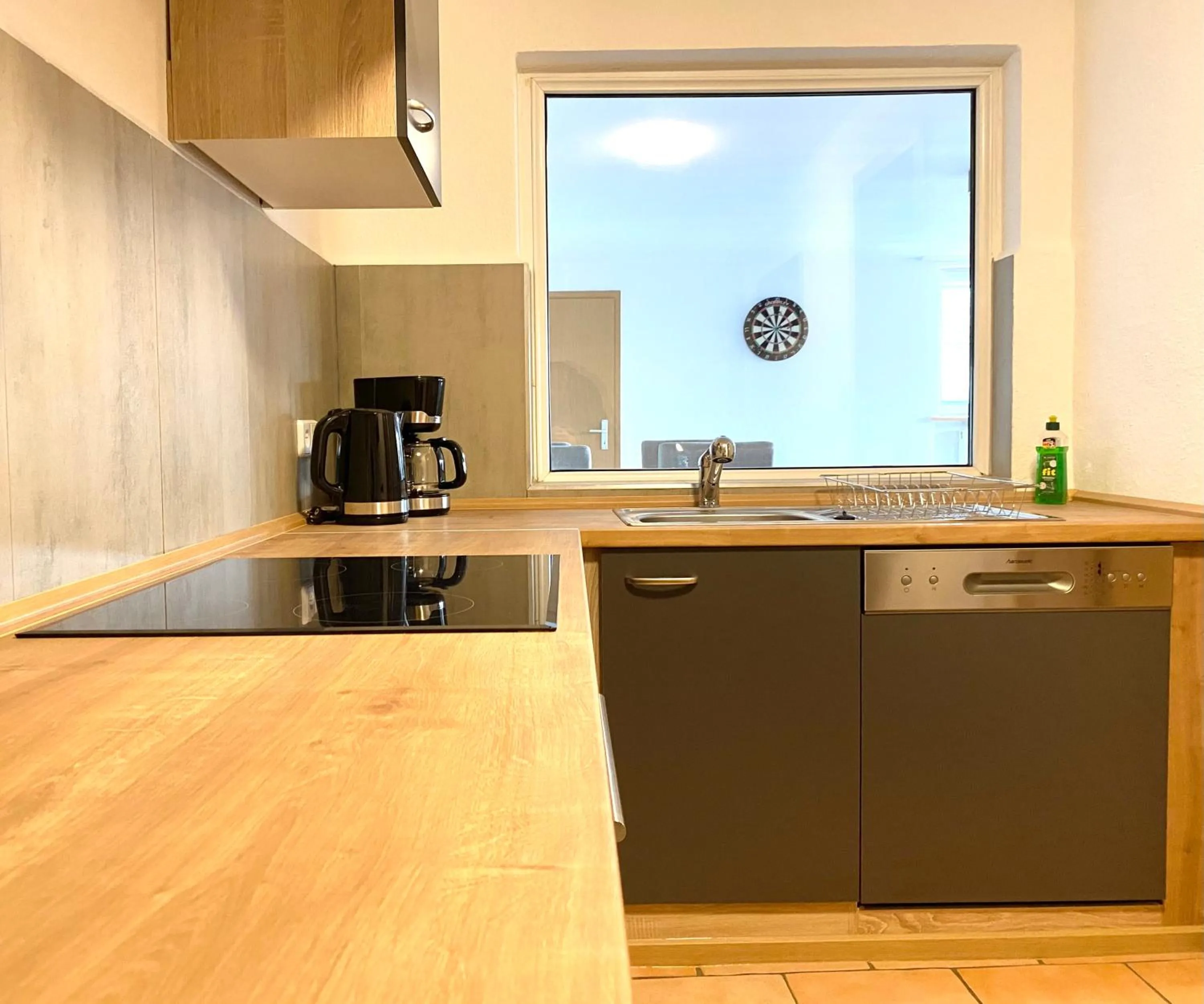 Coffee/tea facilities in Gemütliche Unterkünfte für längeren Aufenthalt und Monteure inkl Balkon, Waschmaschine, WiFi, Küche und Parkplatz