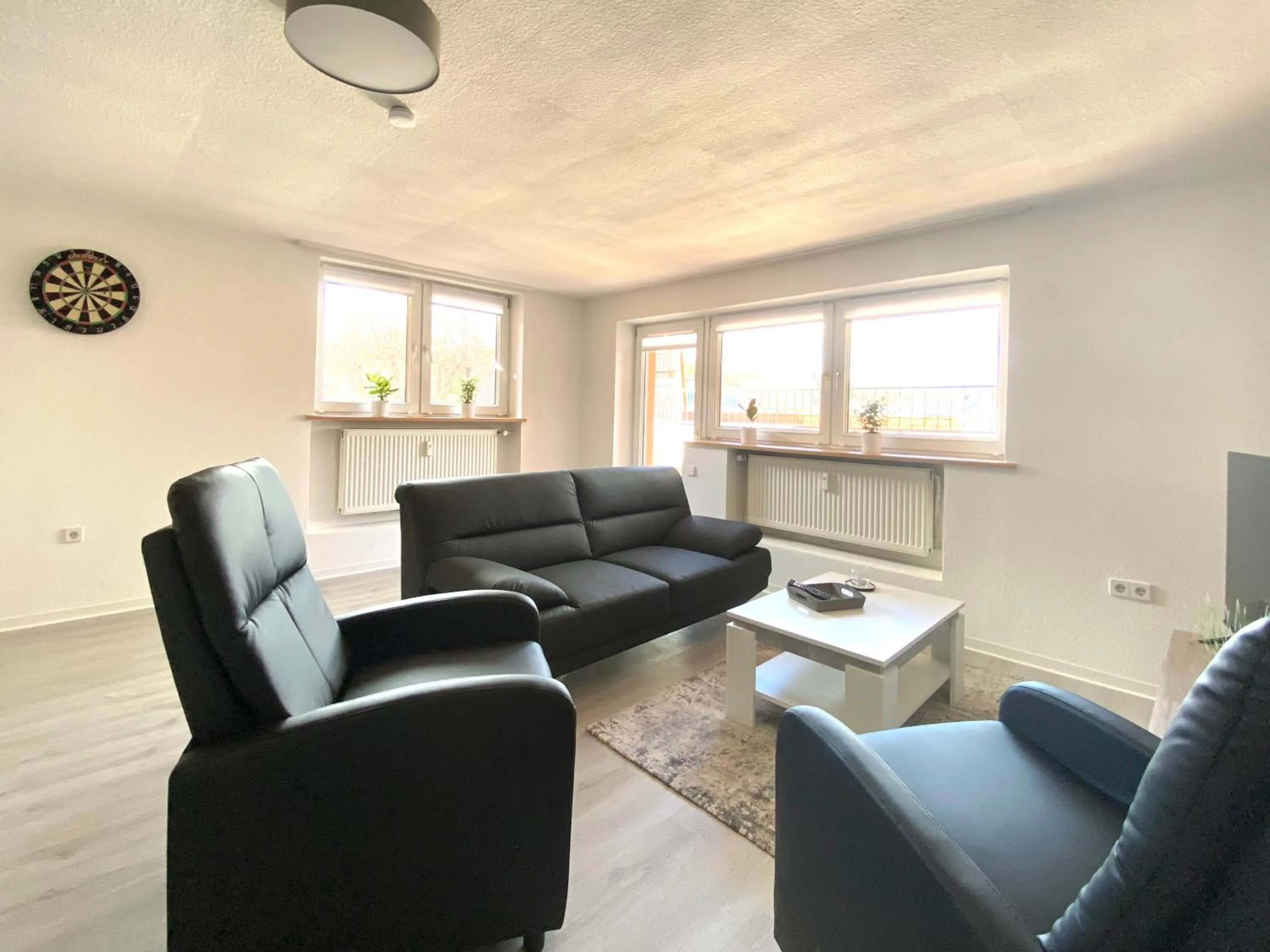 Seating area in Gemütliche Unterkünfte für längeren Aufenthalt und Monteure inkl Balkon, Waschmaschine, WiFi, Küche und Parkplatz