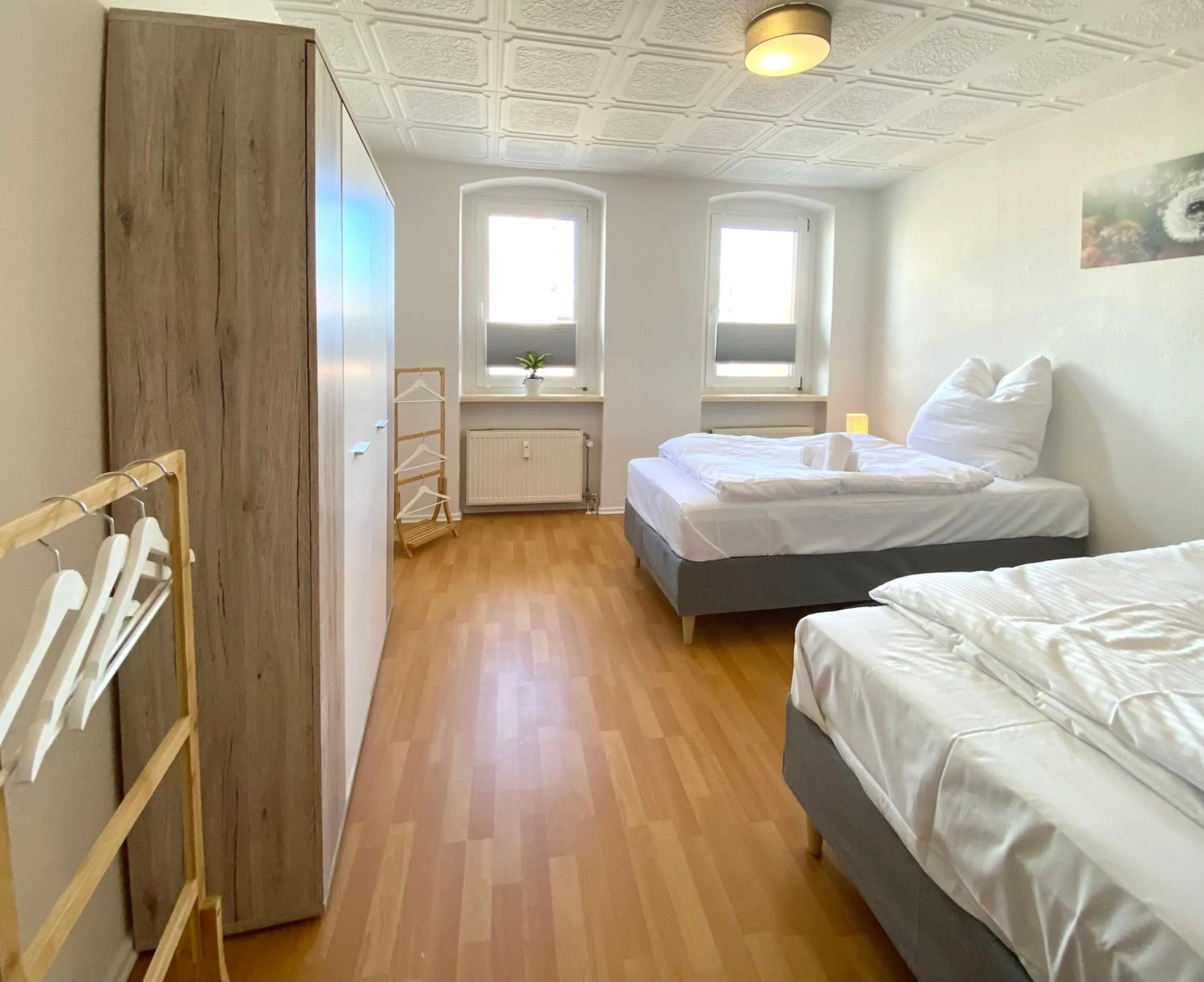 Bed in Gemütliche Unterkünfte für längeren Aufenthalt und Monteure inkl Balkon, Waschmaschine, WiFi, Küche und Parkplatz