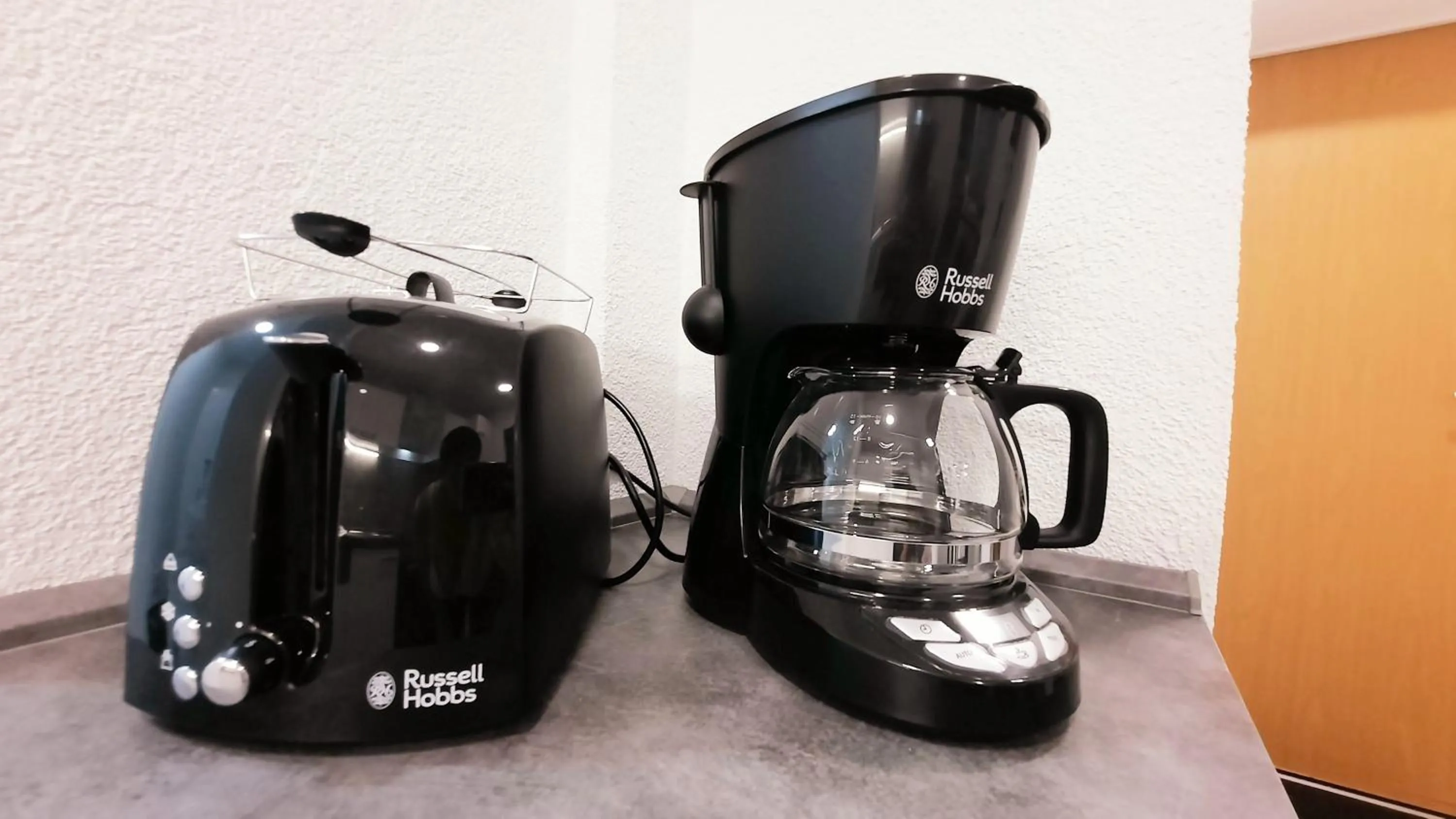 Coffee/tea facilities in Gemütliche Unterkünfte für längeren Aufenthalt und Monteure inkl Balkon, Waschmaschine, WiFi, Küche und Parkplatz