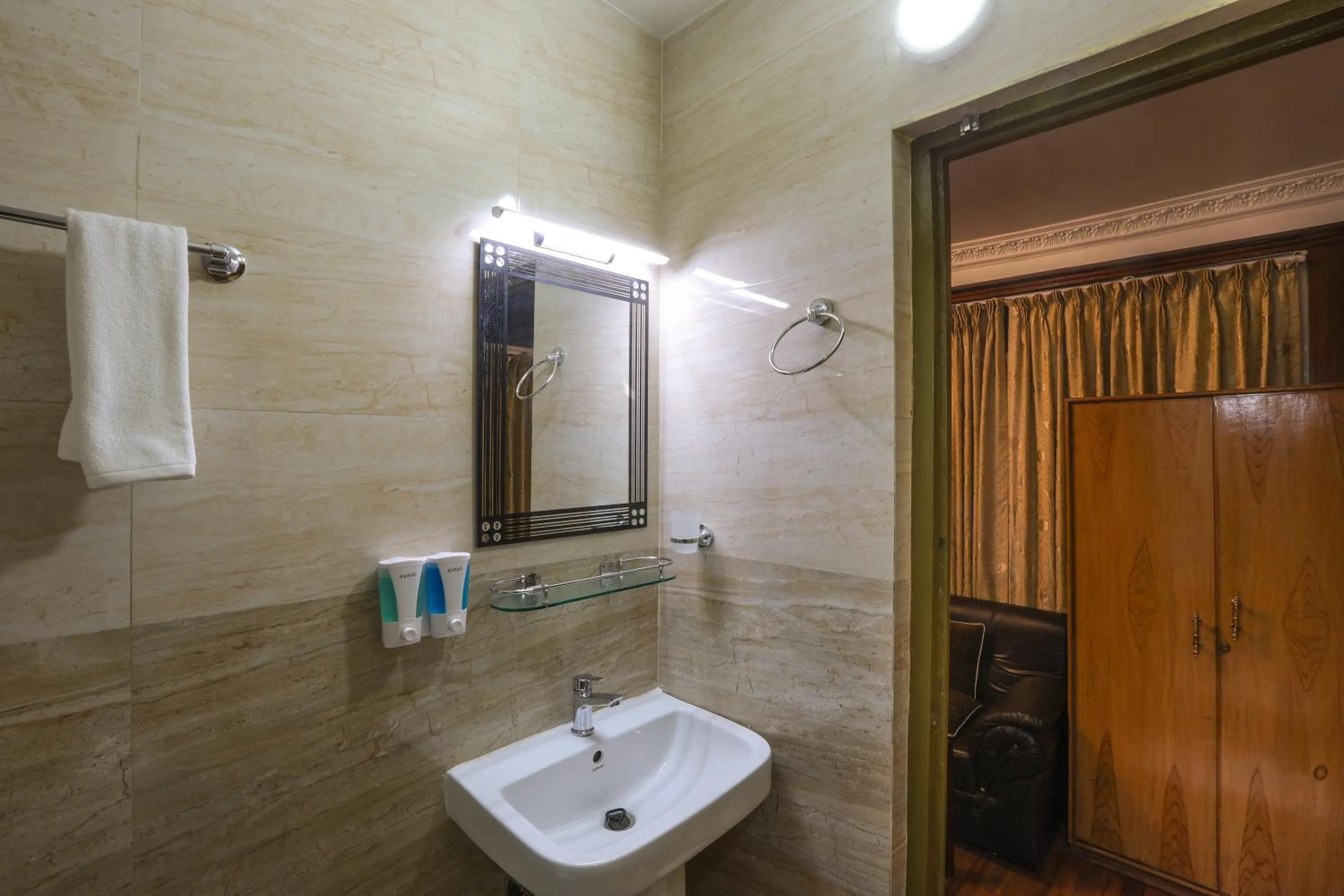 Shower in Hotel Sekai