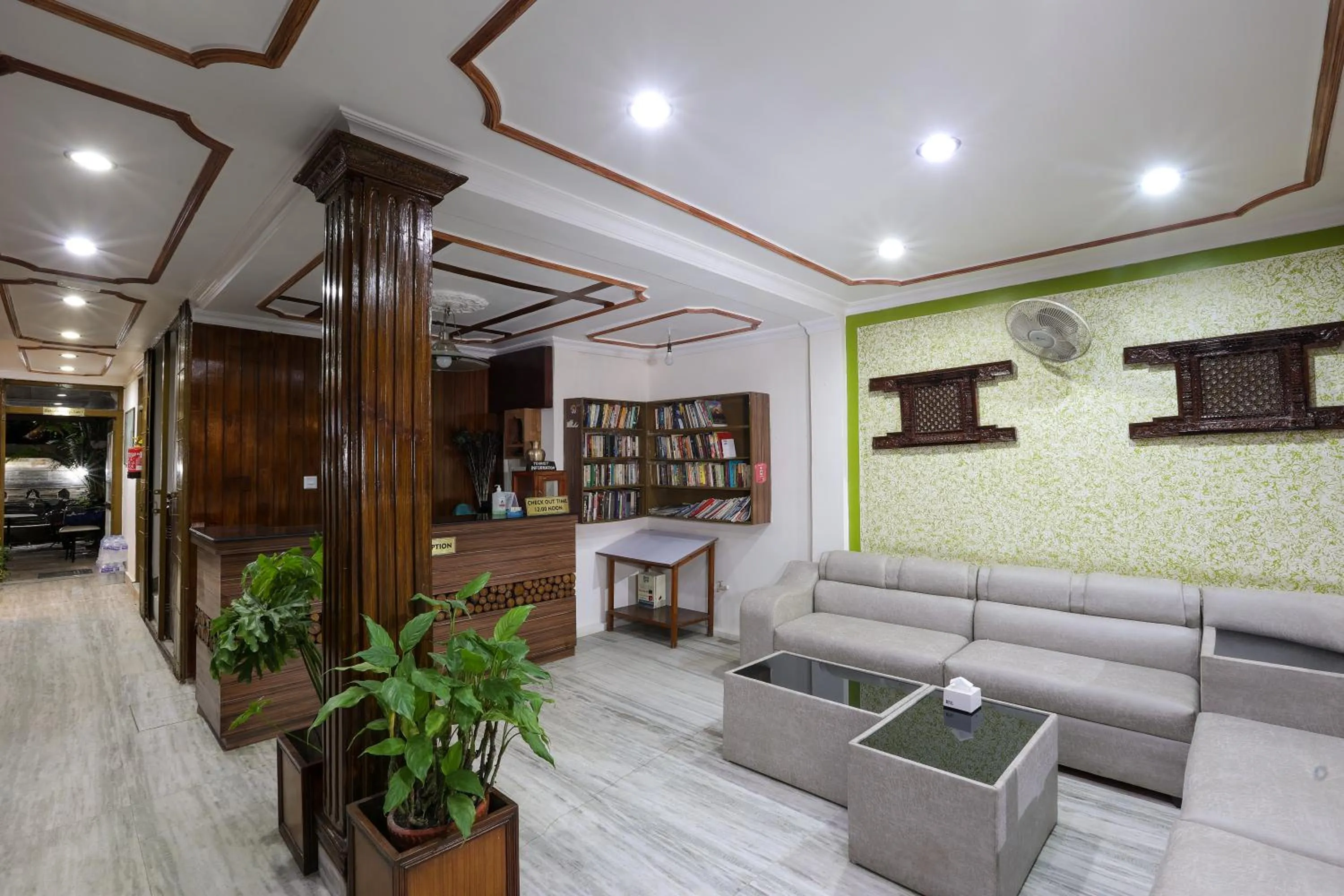 Library in Hotel Sekai