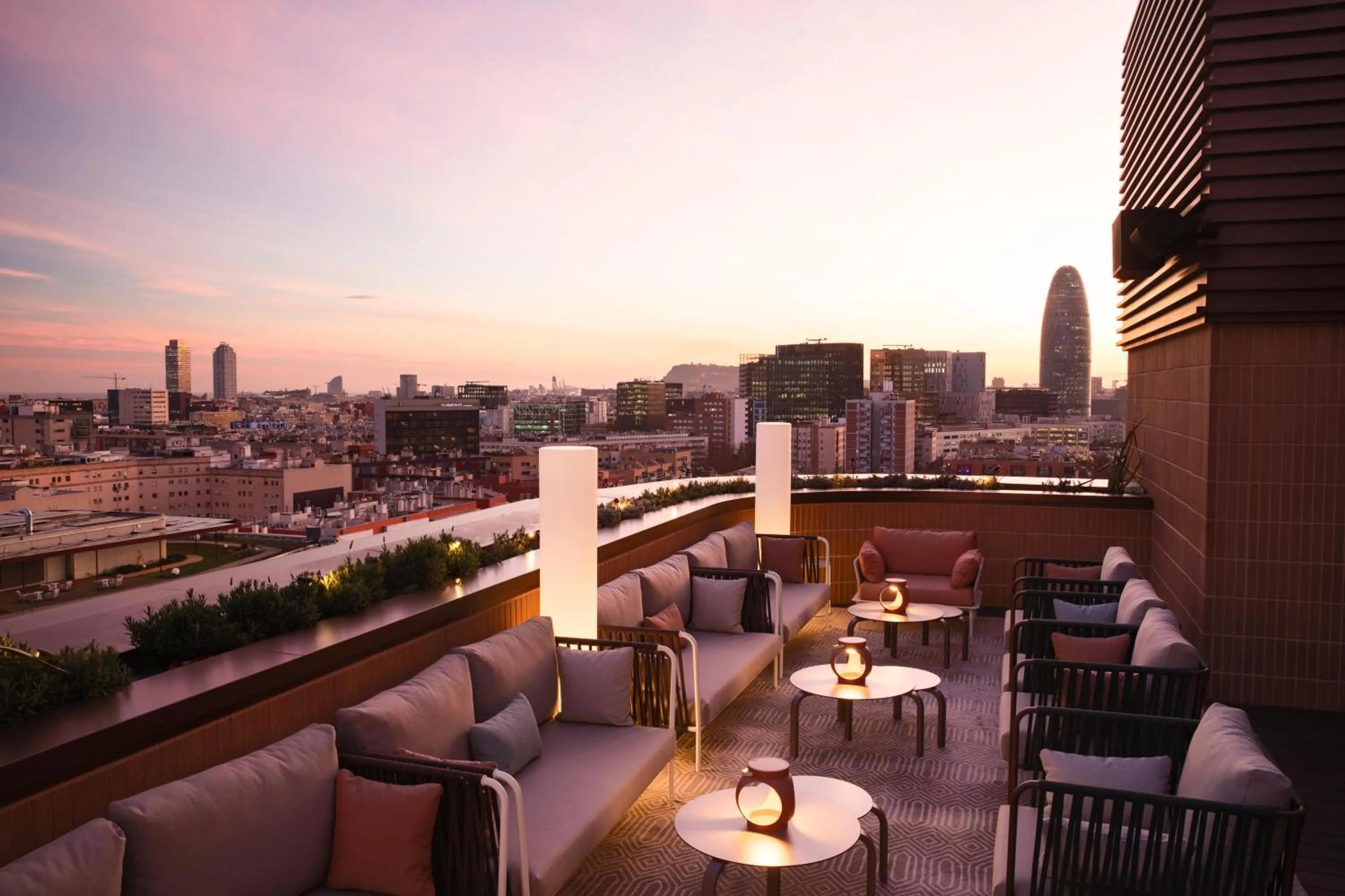 Restaurant/places to eat in Labtwentytwo Barcelona, a Tribute Portfolio Hotel by Marriott