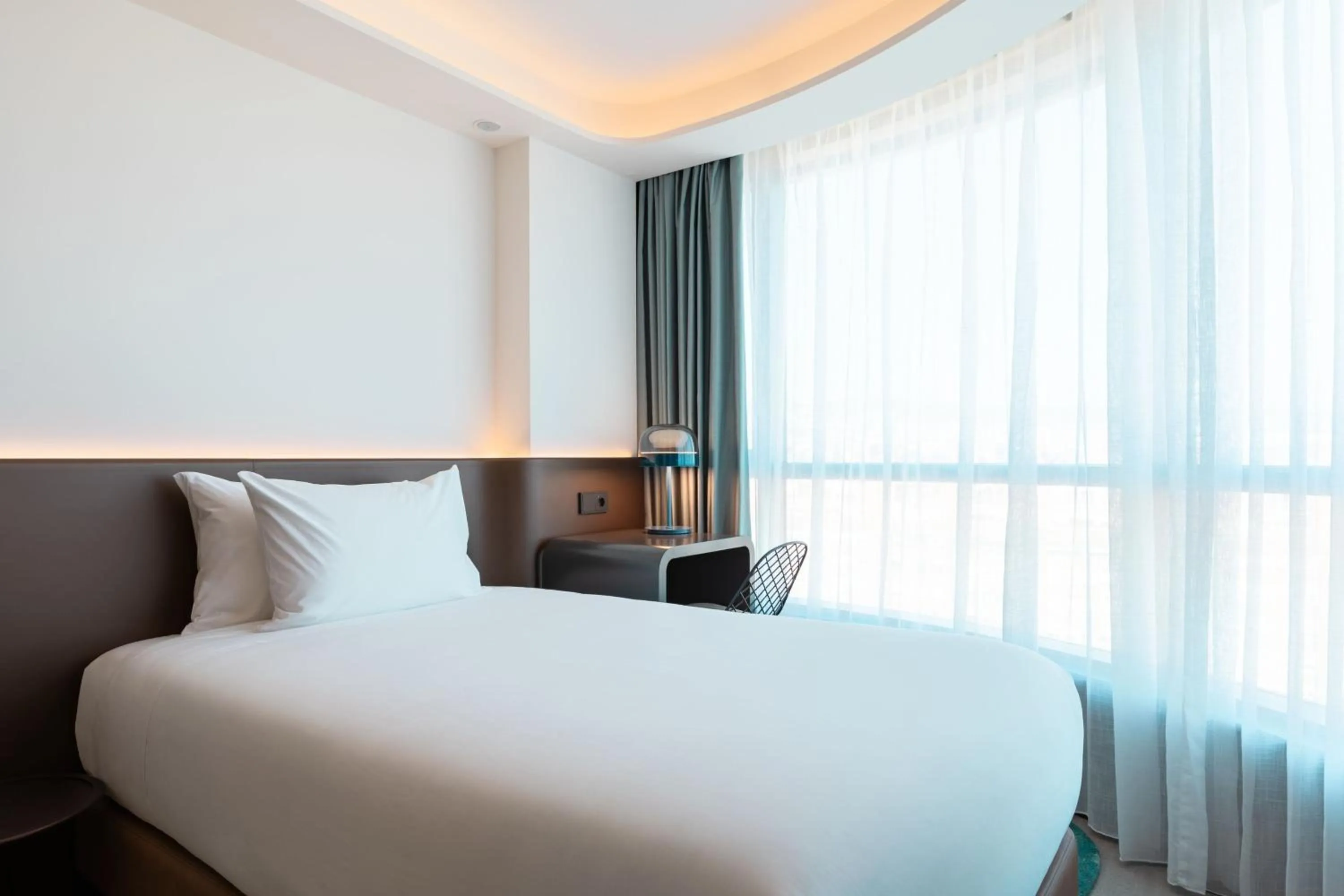 Photo of the whole room, Bed in Labtwentytwo Barcelona, a Tribute Portfolio Hotel by Marriott