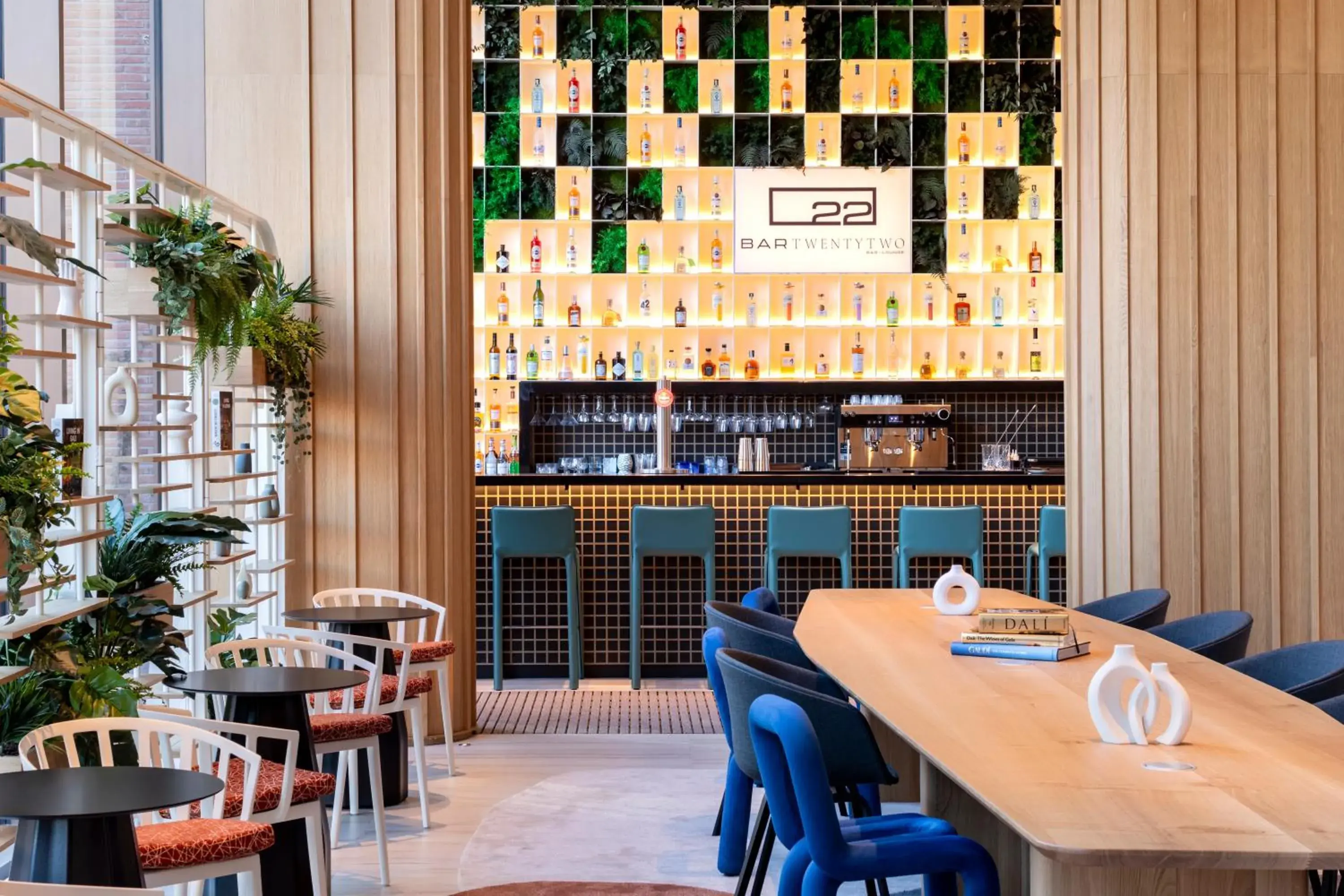 Lounge or bar in Labtwentytwo Barcelona, a Tribute Portfolio Hotel by Marriott Lounge or bar in Labtwentytwo Barcelona, a Tribute Portfolio Hotel by Marriott