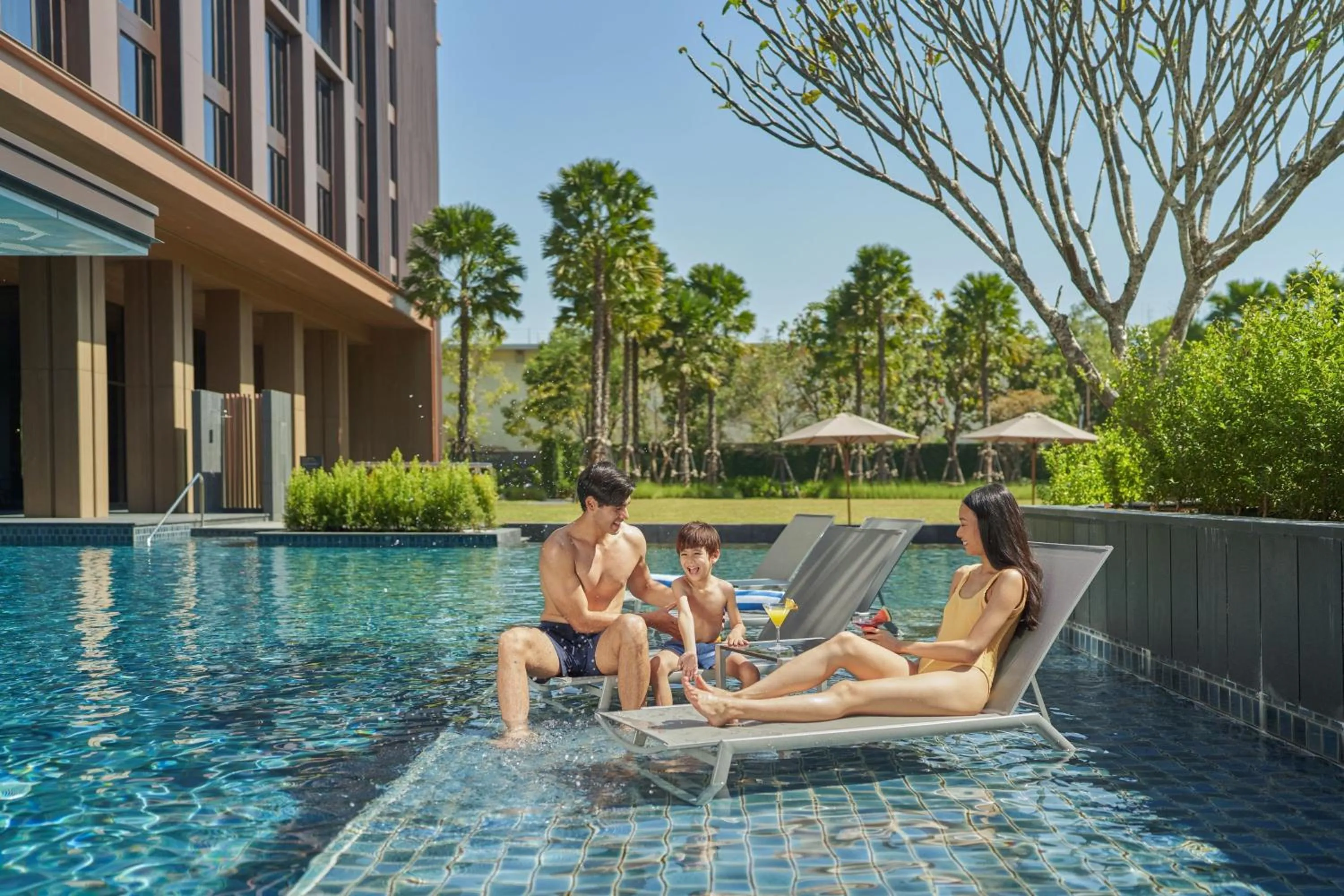 Swimming pool in Courtyard by Marriott Bangkok Suvarnabhumi Airport
