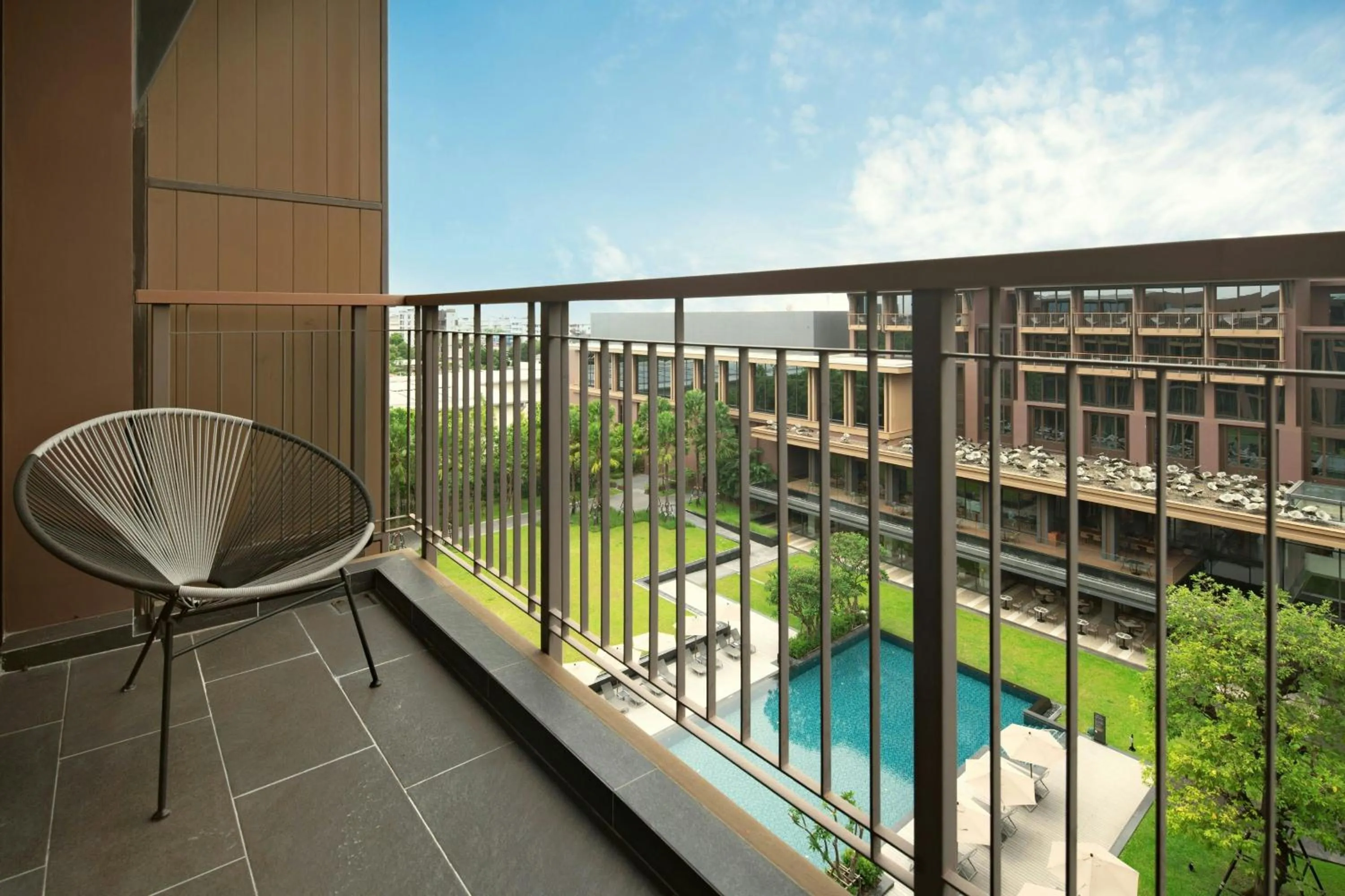 Swimming pool in Courtyard by Marriott Bangkok Suvarnabhumi Airport