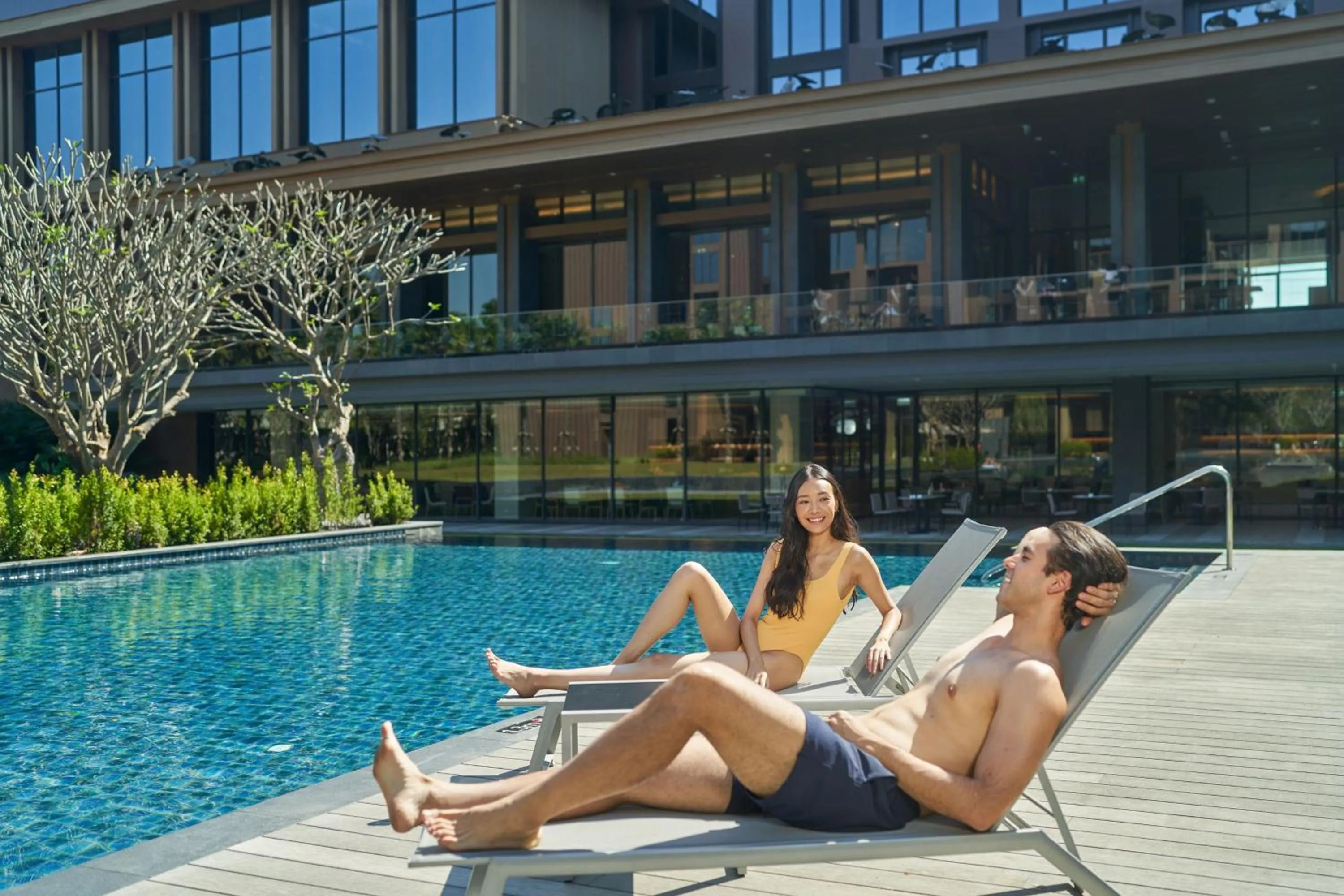 Swimming pool in Courtyard by Marriott Bangkok Suvarnabhumi Airport