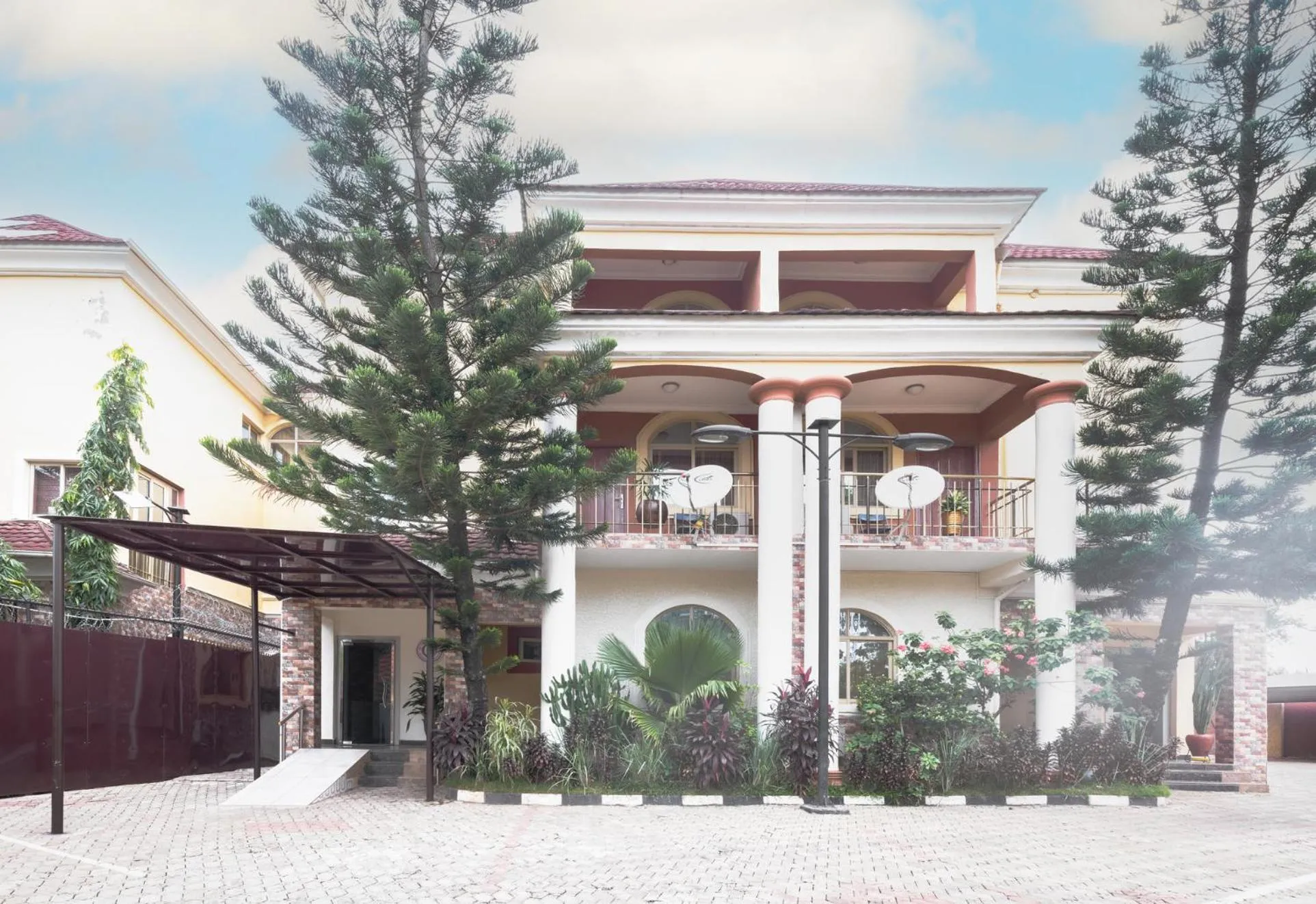 Property building in ROYALE CROWN VILLA