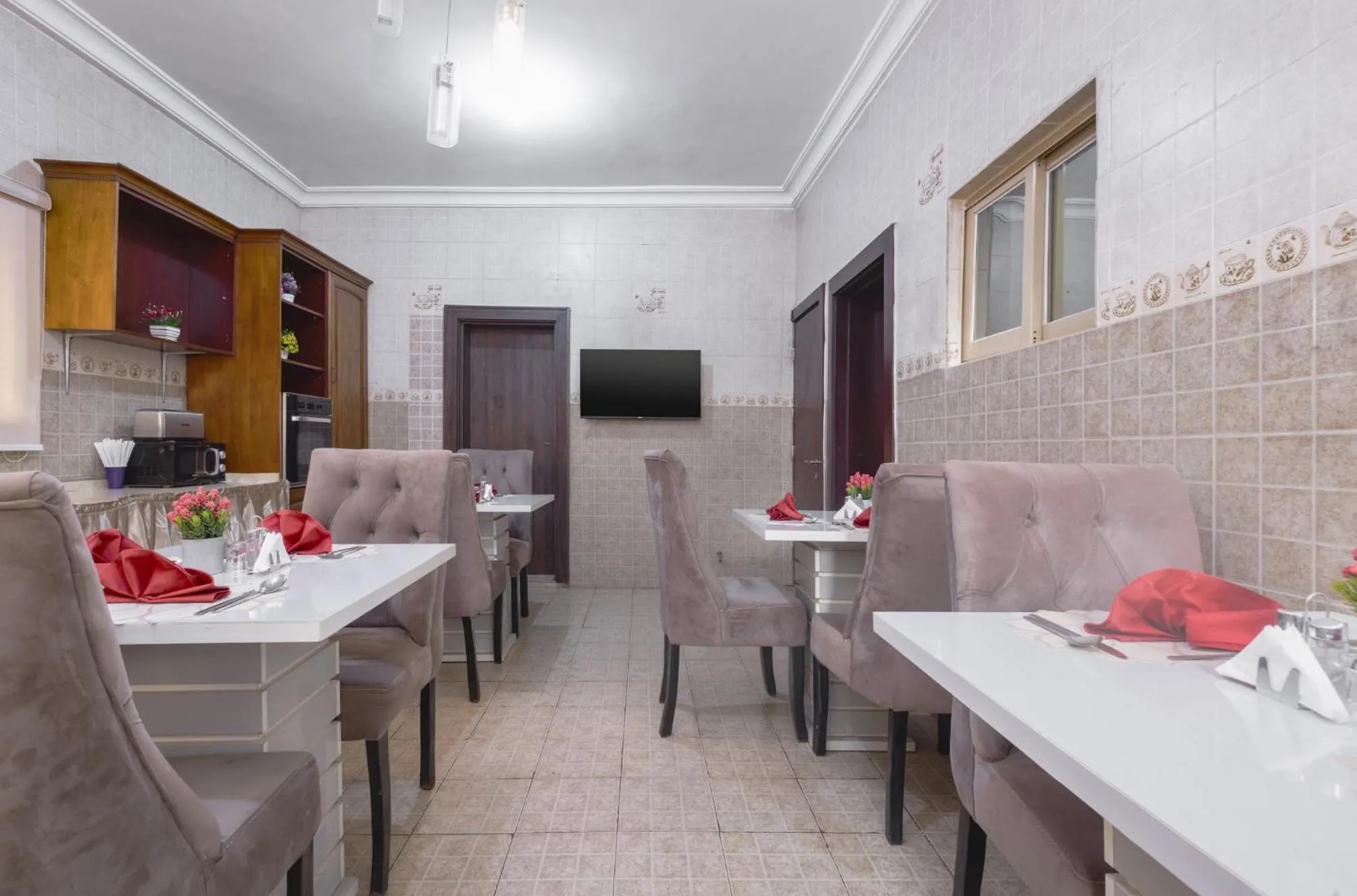Restaurant/places to eat in ROYALE CROWN VILLA