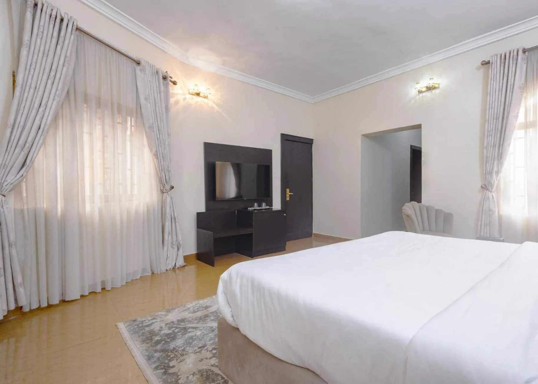 Bed in ROYALE CROWN VILLA