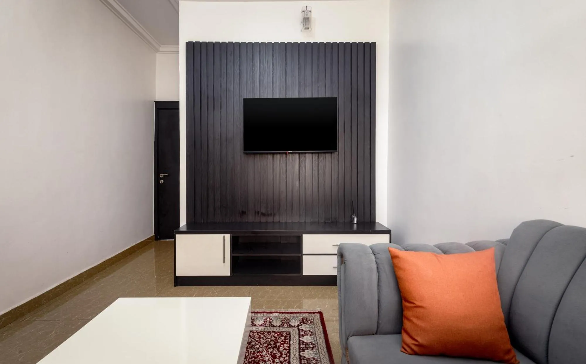 Communal lounge/ TV room in ROYALE CROWN VILLA