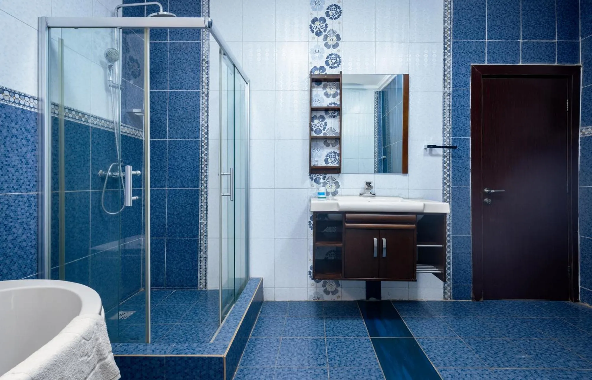 Shower in ROYALE CROWN VILLA