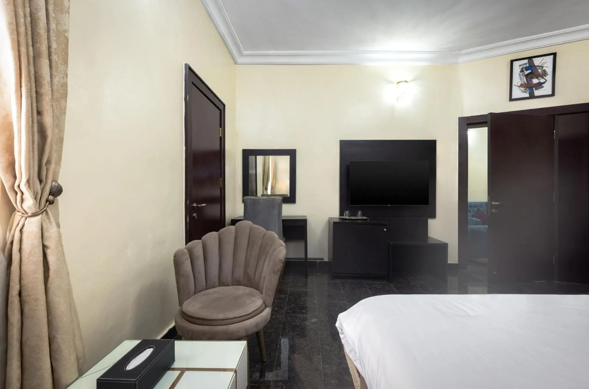 Bed in ROYALE CROWN VILLA