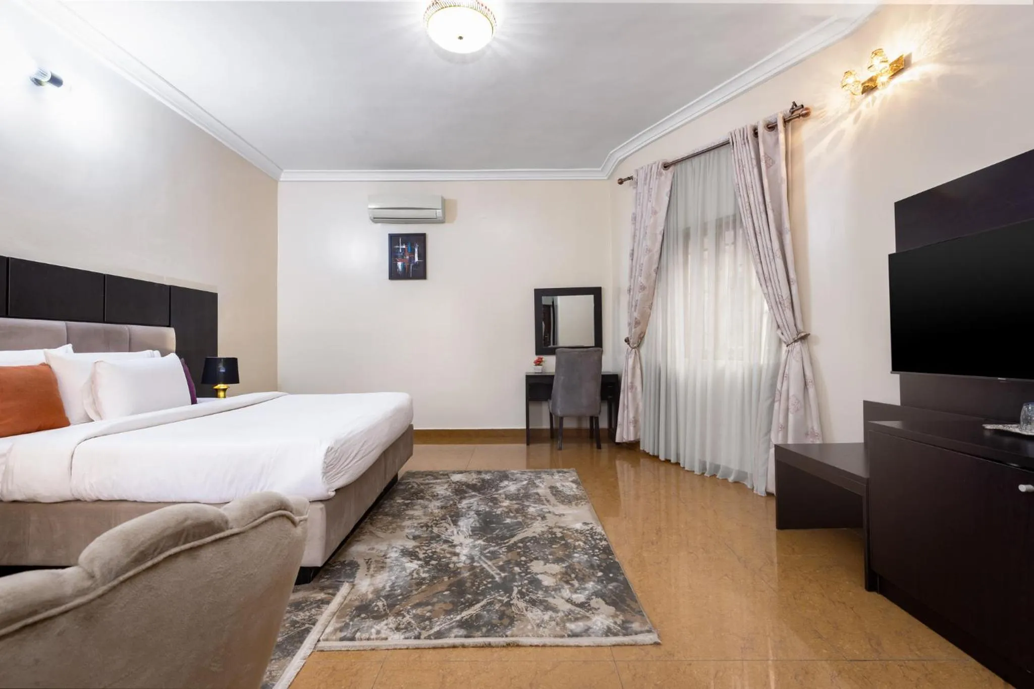 Bed in ROYALE CROWN VILLA