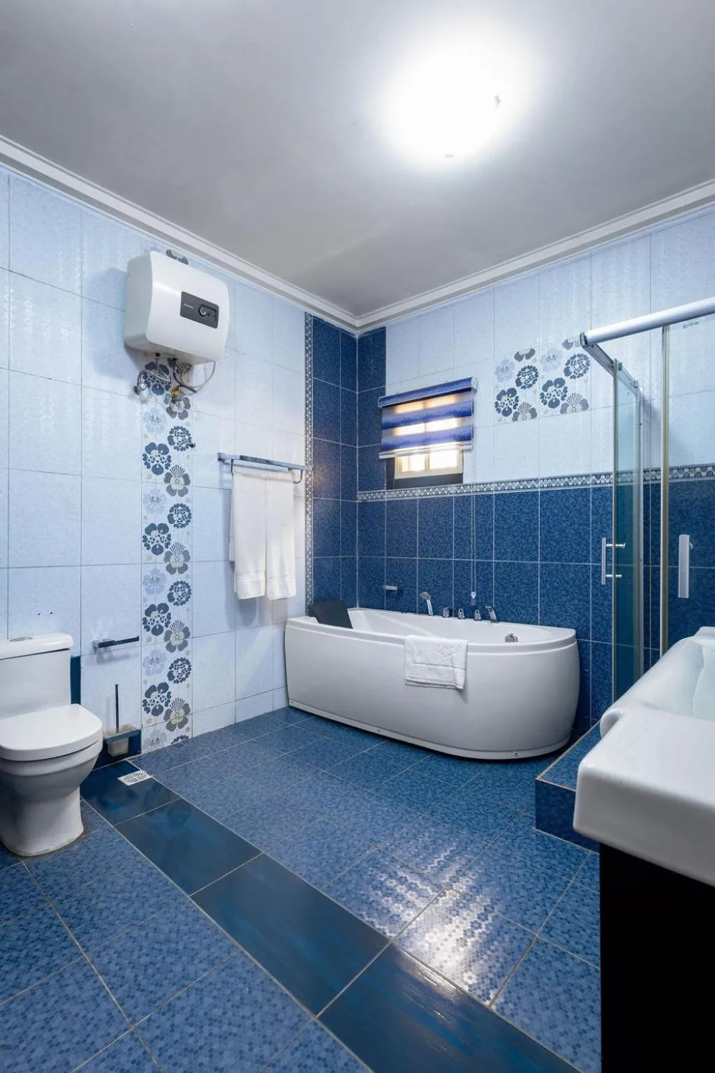 ROYALE CROWN VILLA