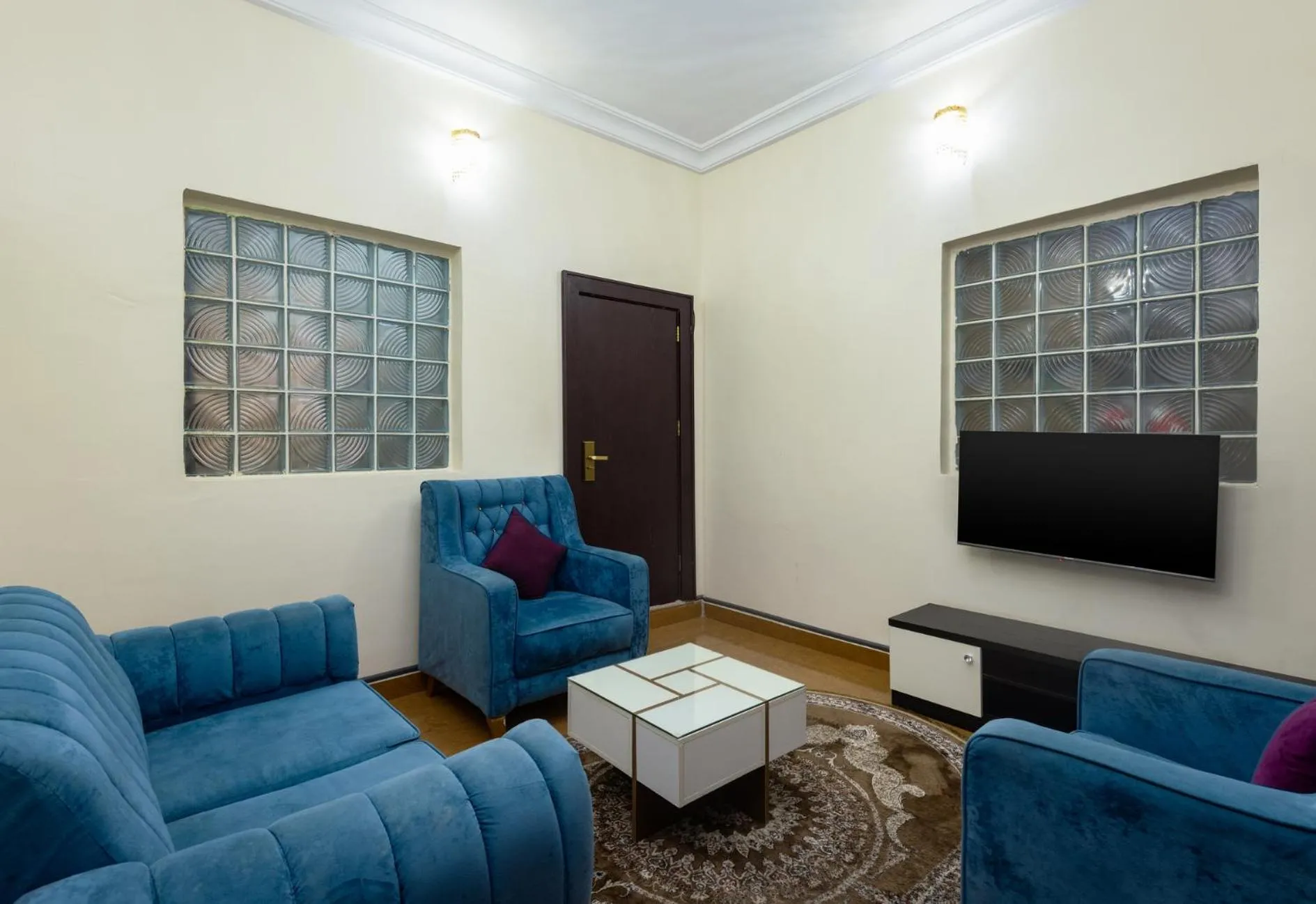 Communal lounge/ TV room in ROYALE CROWN VILLA