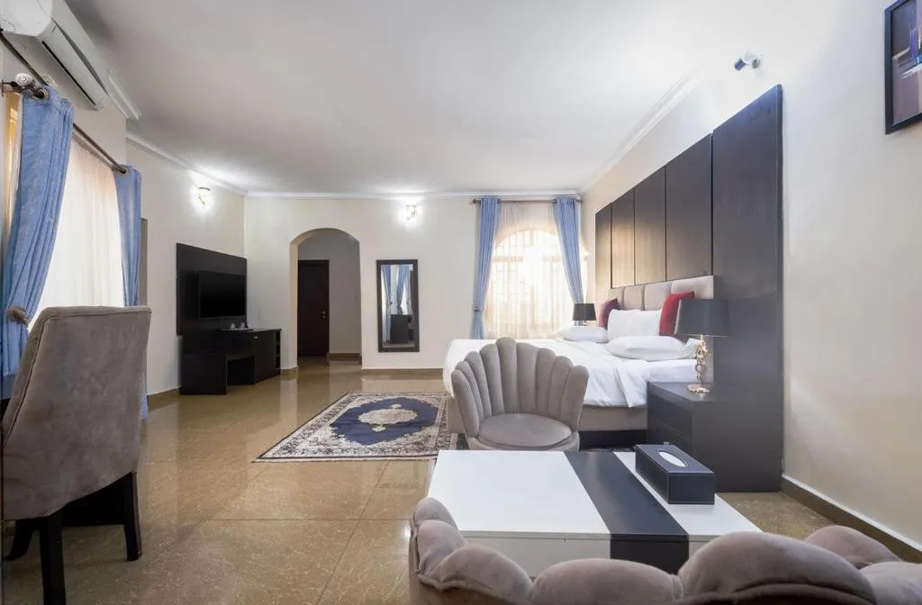 Bed in ROYALE CROWN VILLA