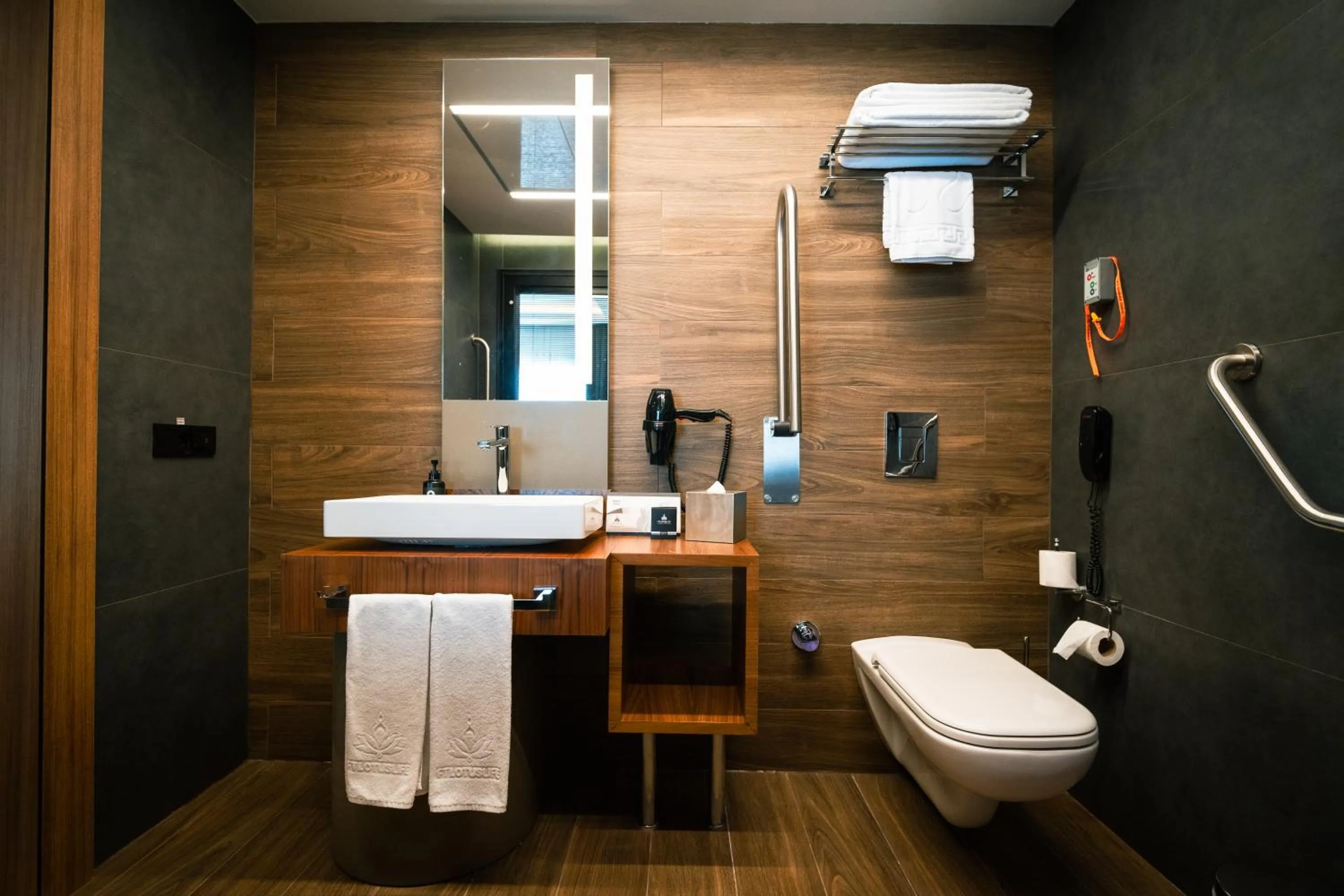 Toilet in FT Lotus Thermal Hotel&SPA Trademark Collection by Wyndham