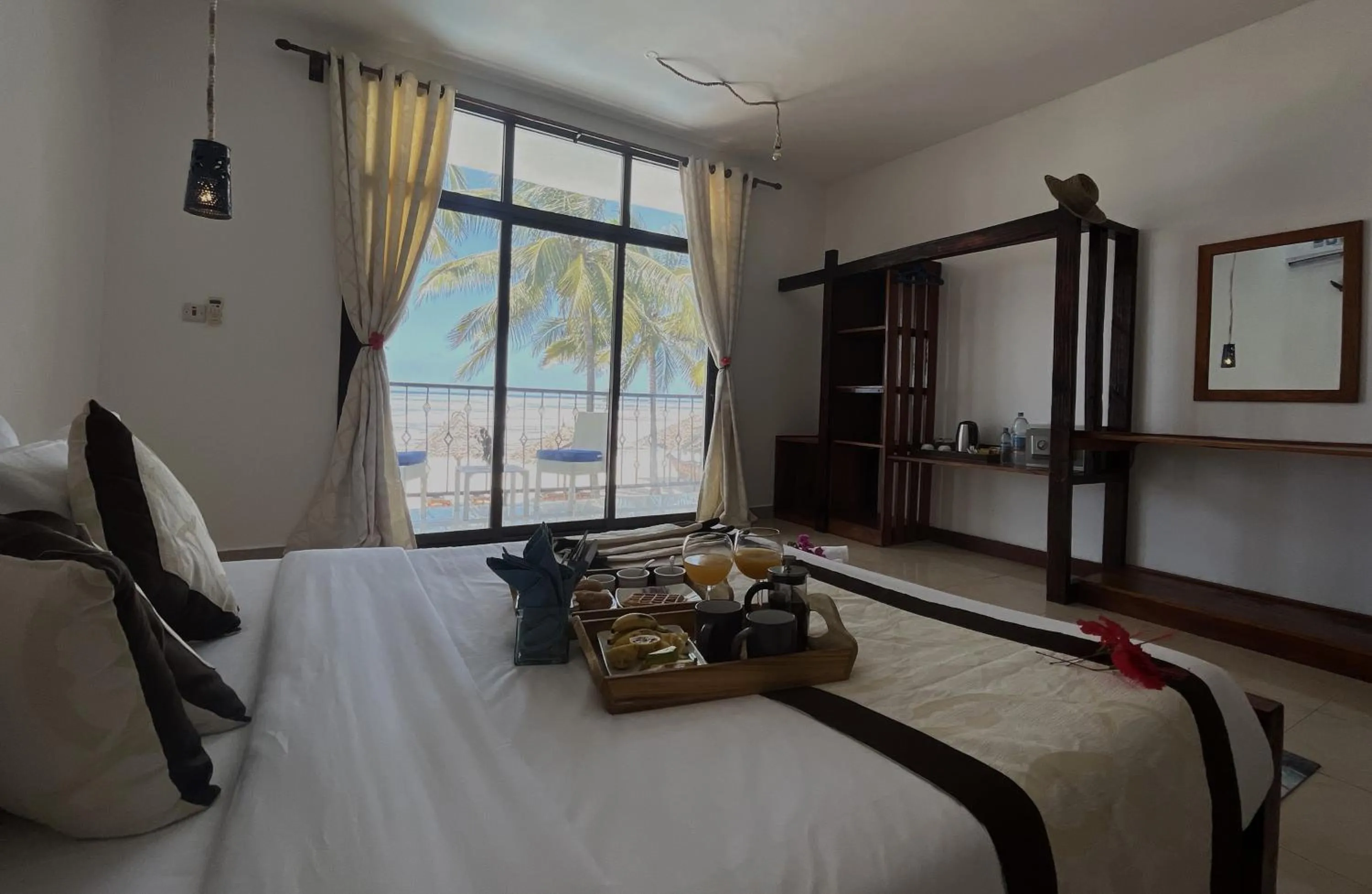 Bed in BIANCO AZZURRO Hotel & Restaurant