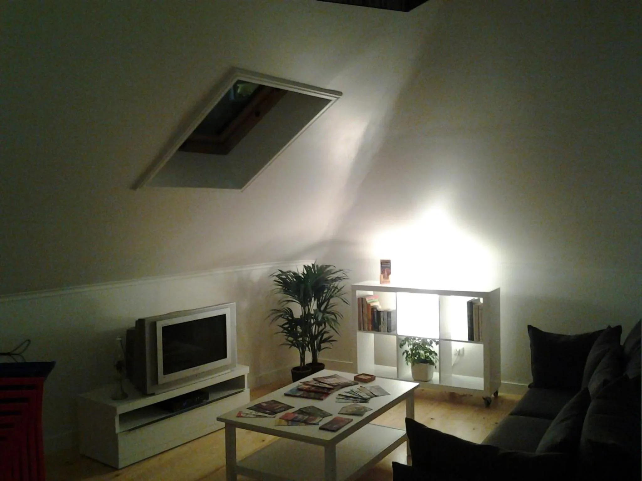 Communal lounge/ TV room in Sincerely Lisboa