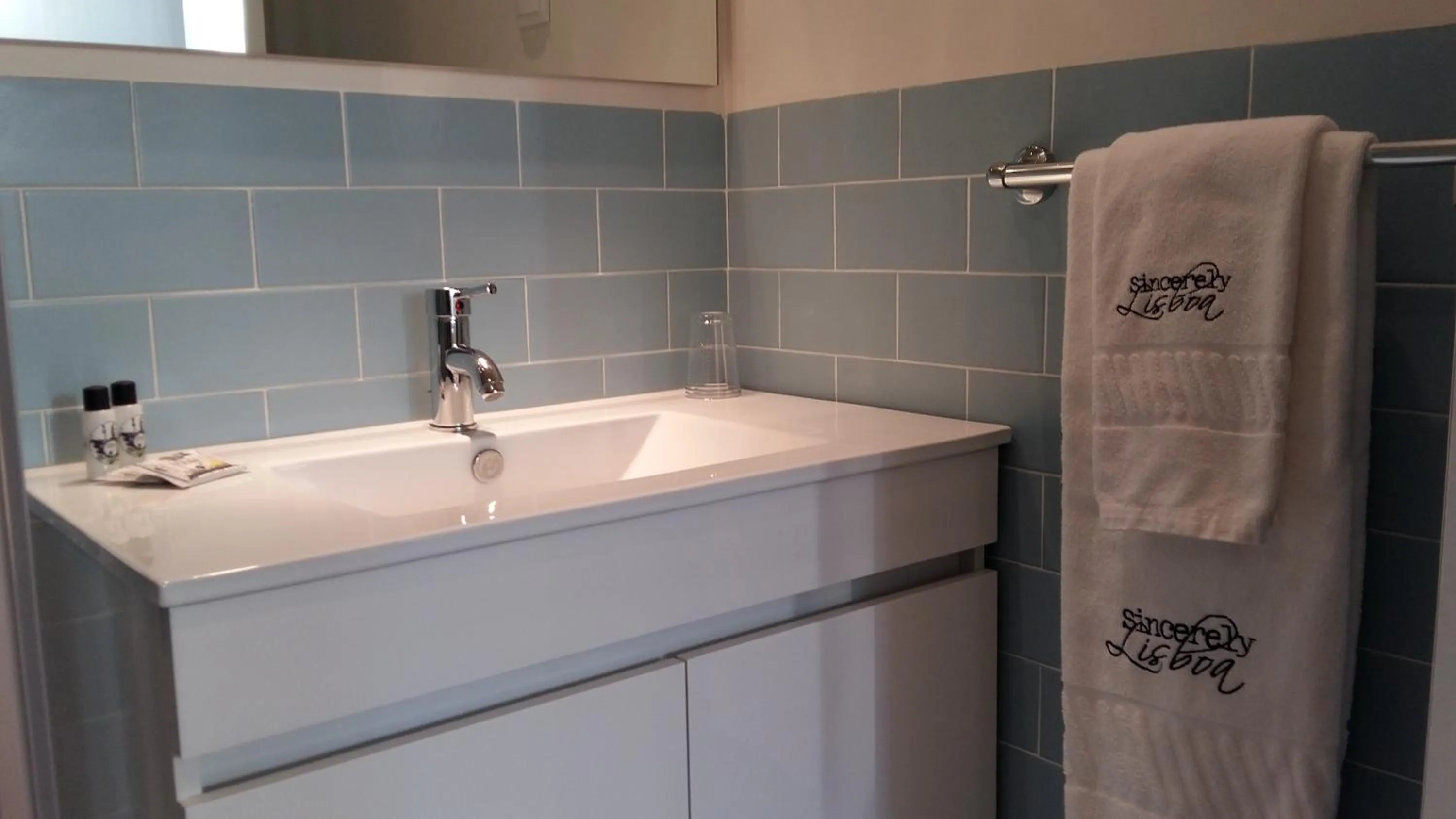 Bathroom in Sincerely Lisboa