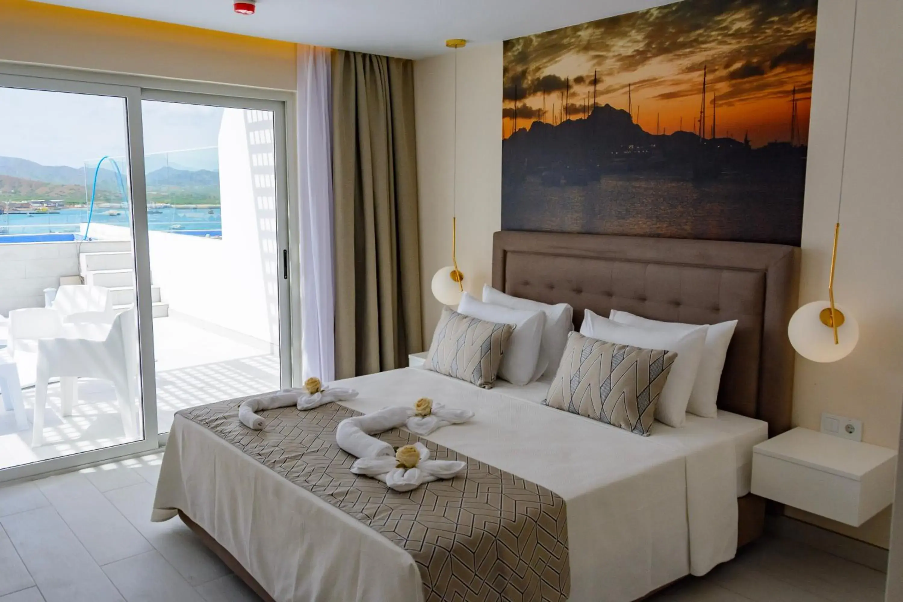 Swimming pool, Bed in Ouril Mindelo Swimming pool, Bed in Ouril Mindelo