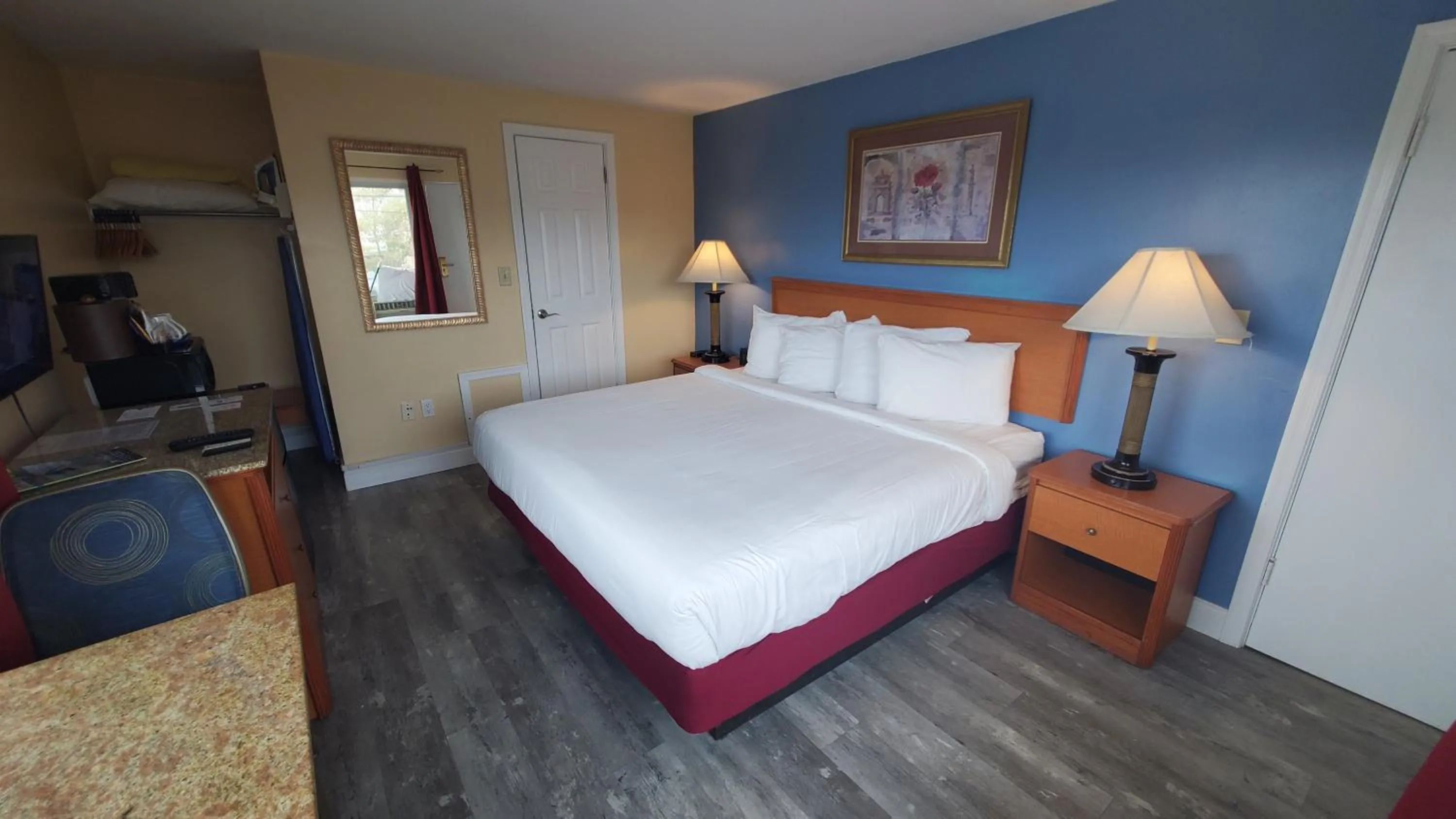 King Room with Balcony in Sandbox Motel