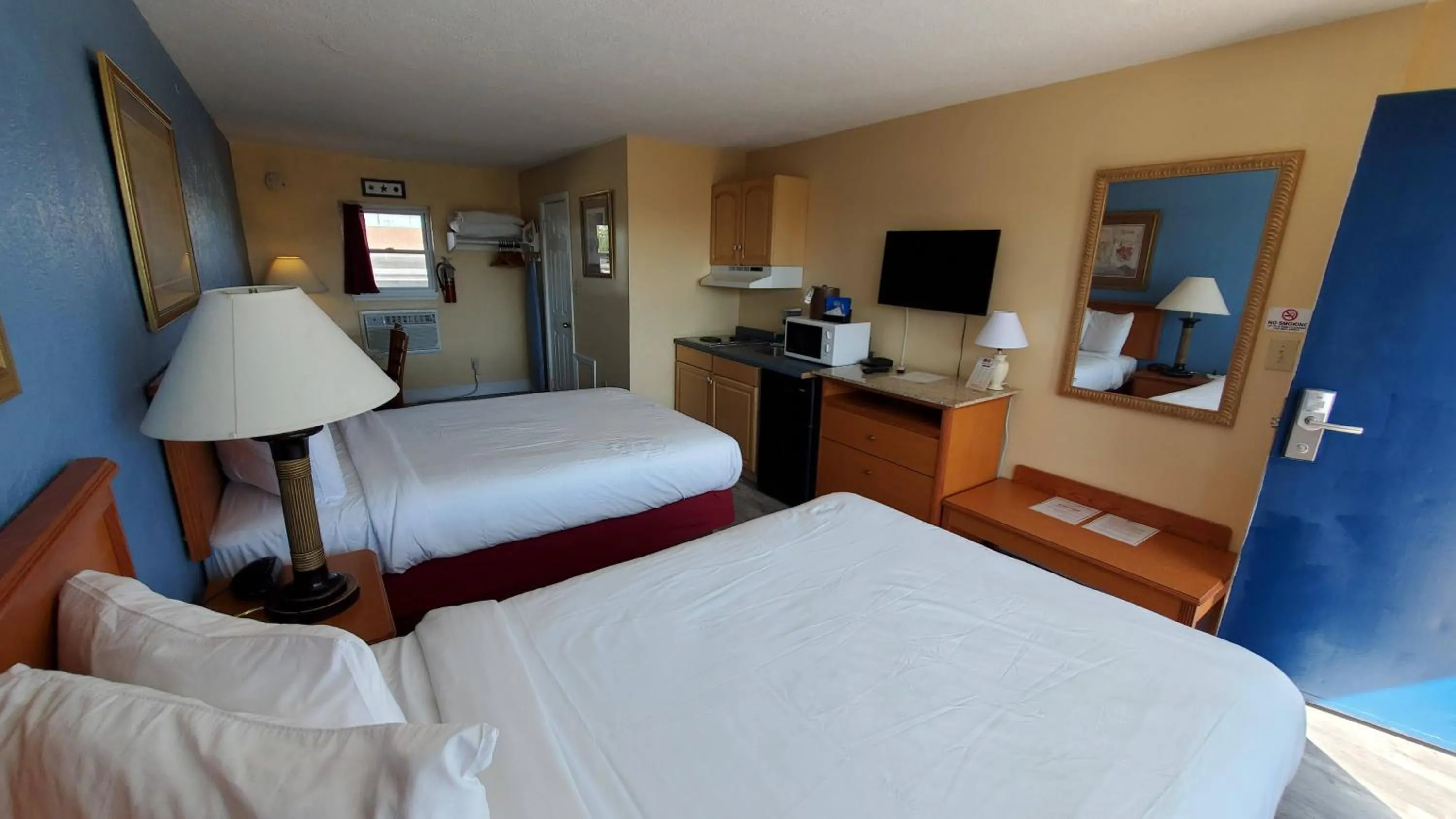 Deluxe Double Studio in Sandbox Motel