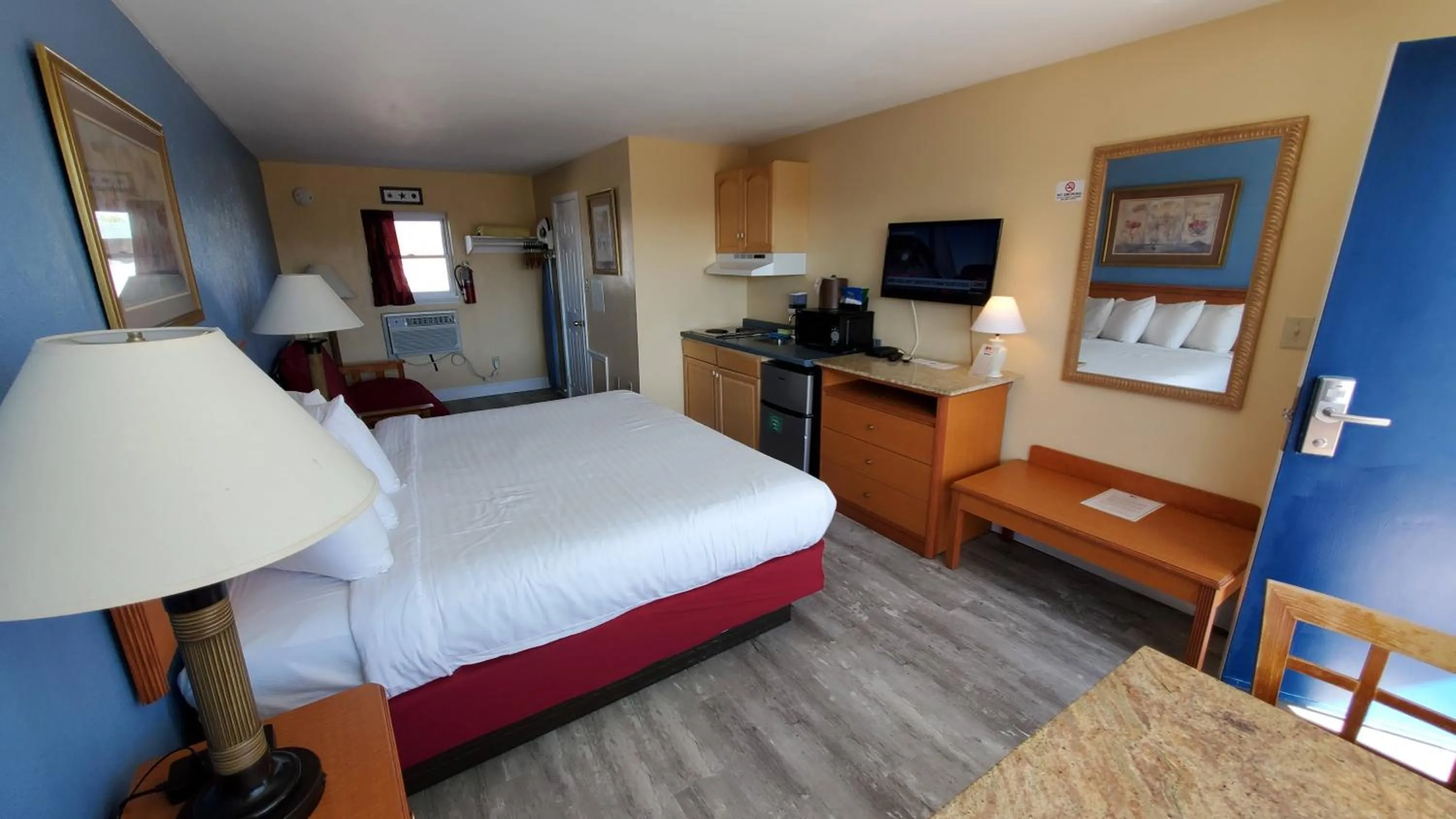 Deluxe King Studio in Sandbox Motel