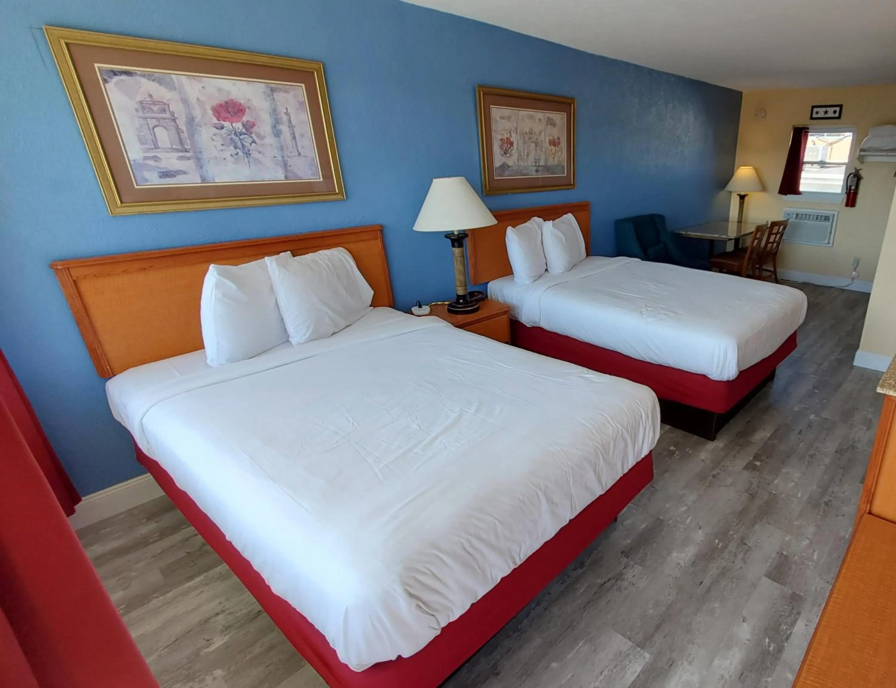 Deluxe Double Room in Sandbox Motel