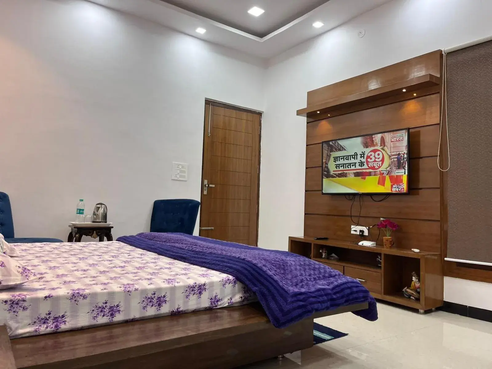 Standard King Room in Shreshth Home Stay - Best Family Accommodation - 3km from Har Ki Pauri, Haridwar, Uttarakhand Standard King Room in Shreshth Home Stay - Best Family Accommodation - 3km from Har Ki Pauri, Haridwar, Uttarakhand