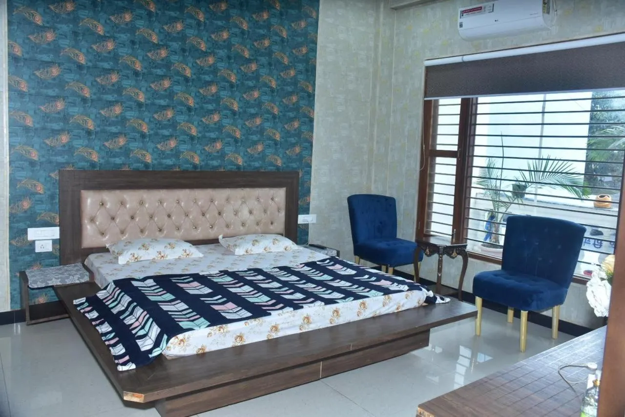 Family Room in Shreshth Home Stay - Best Family Accommodation - 3km from Har Ki Pauri, Haridwar, Uttarakhand