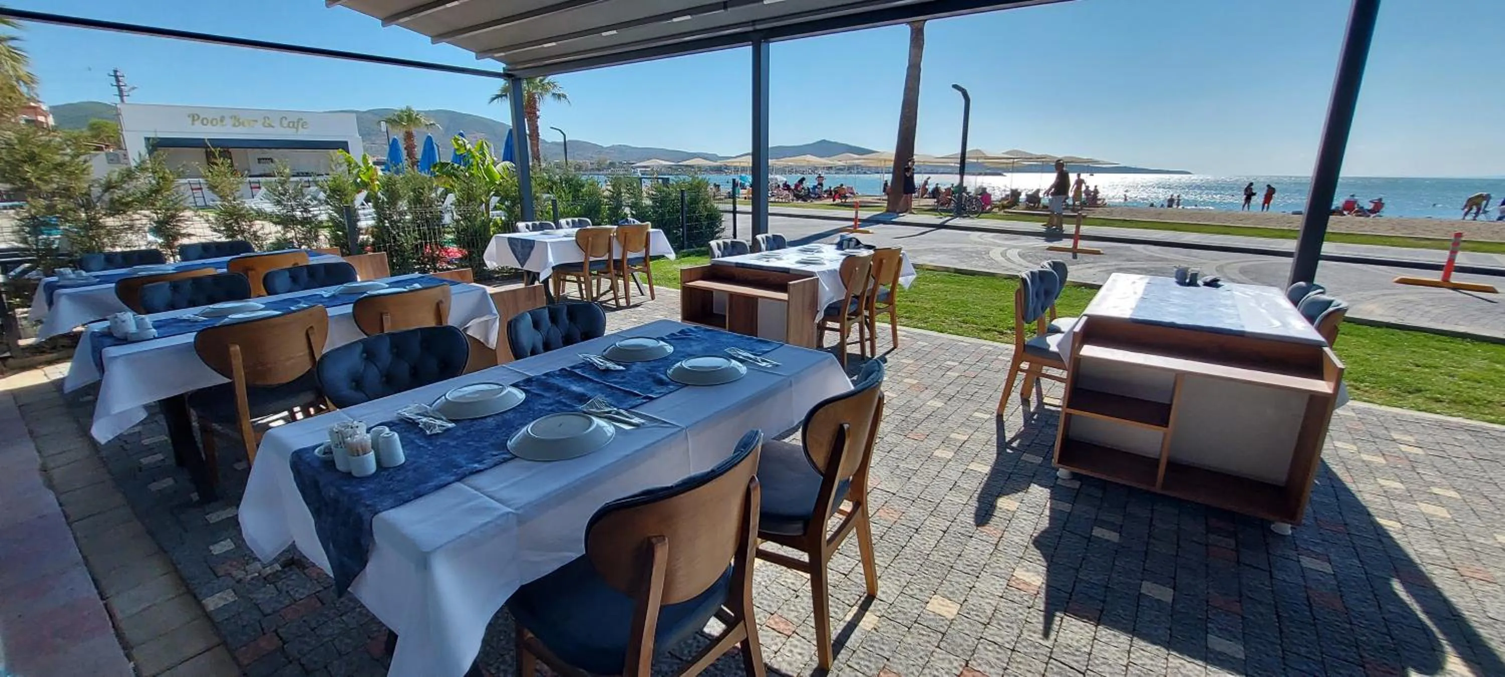 Restaurant/places to eat in Blue Port Hotel