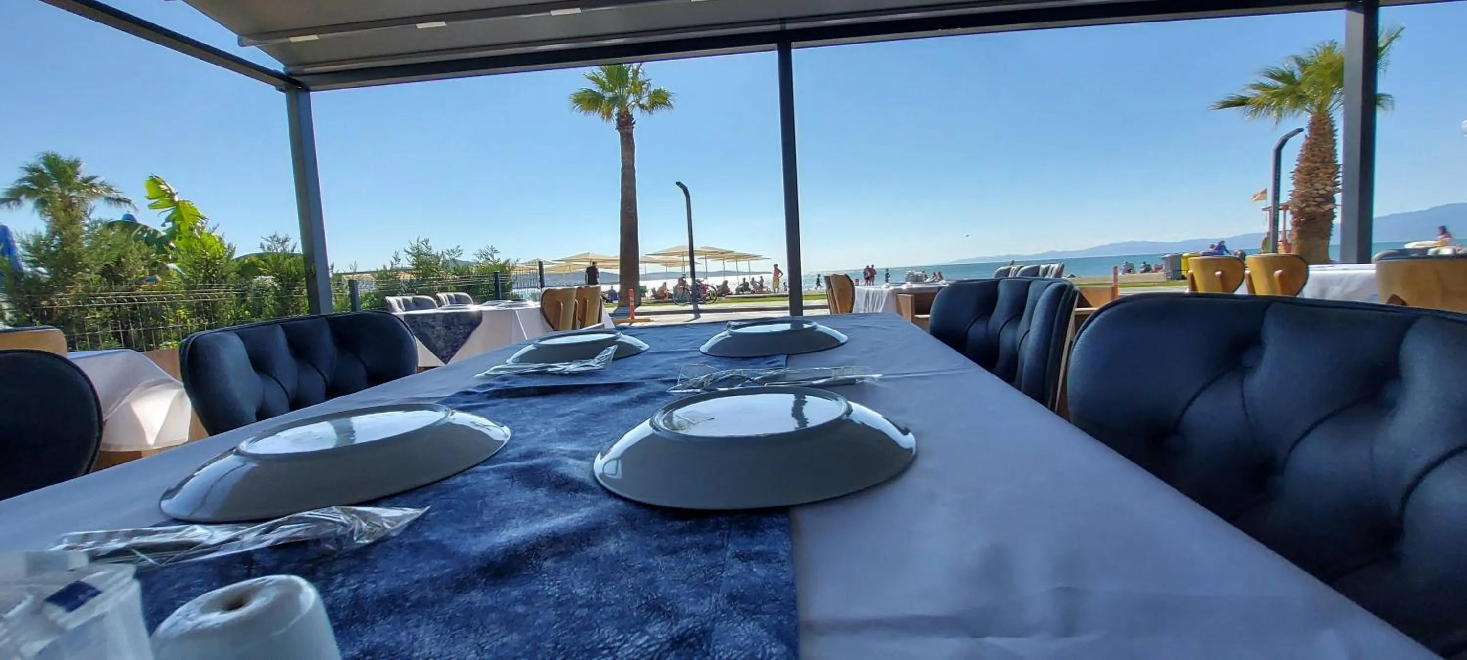 Restaurant/places to eat in Blue Port Hotel