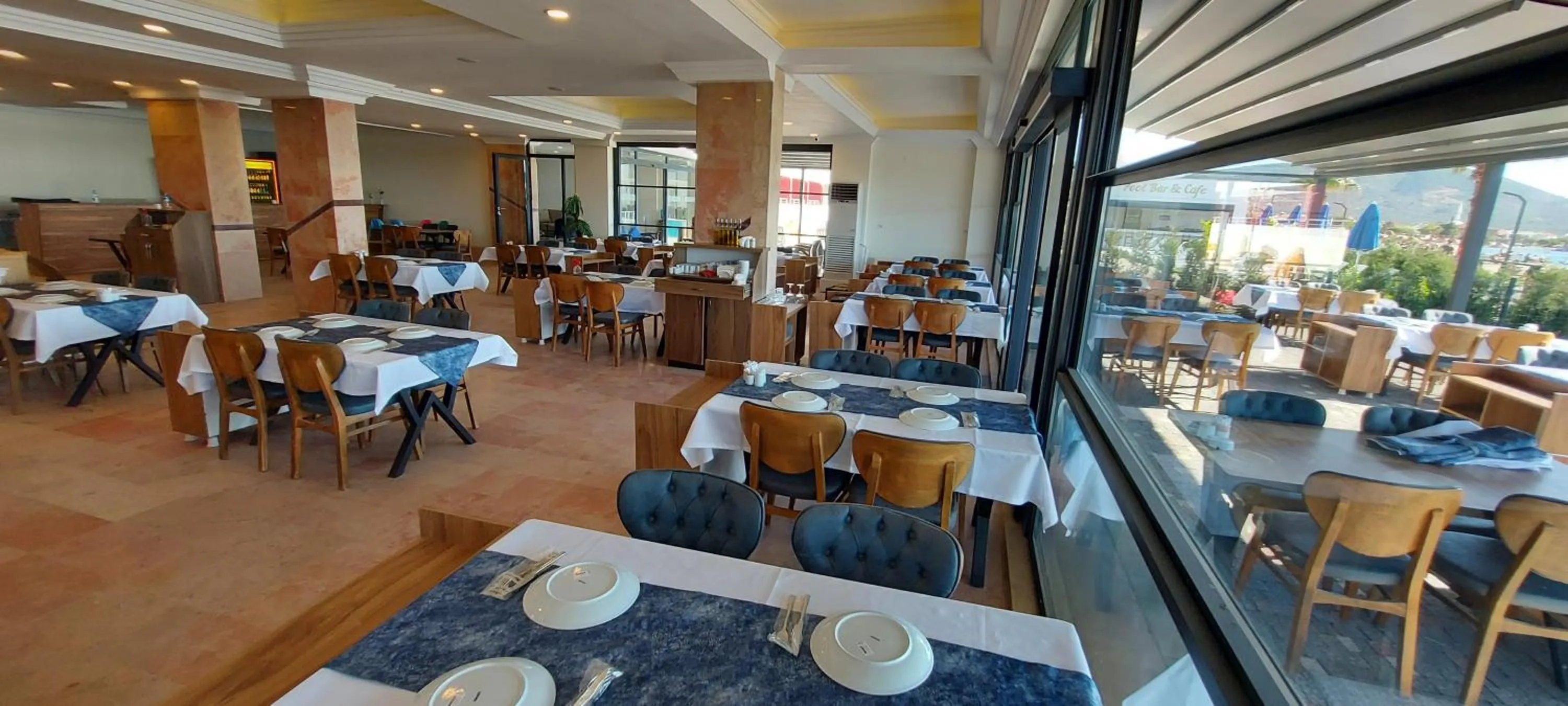 Restaurant/places to eat in Blue Port Hotel