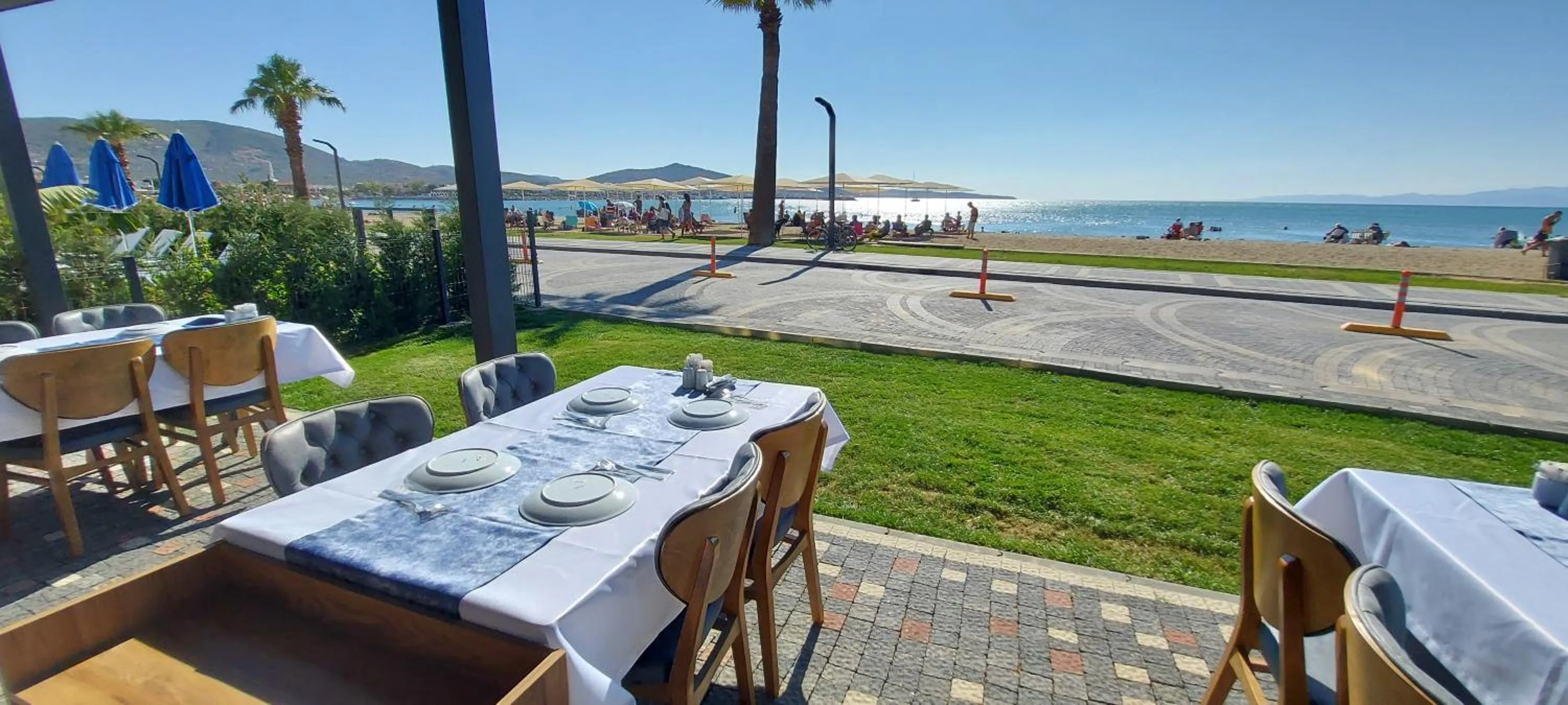 Restaurant/places to eat in Blue Port Hotel