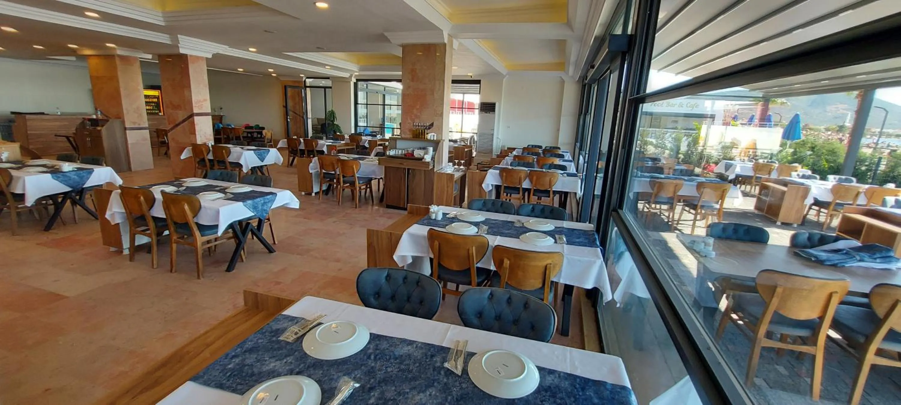 Restaurant/places to eat in Blue Port Hotel