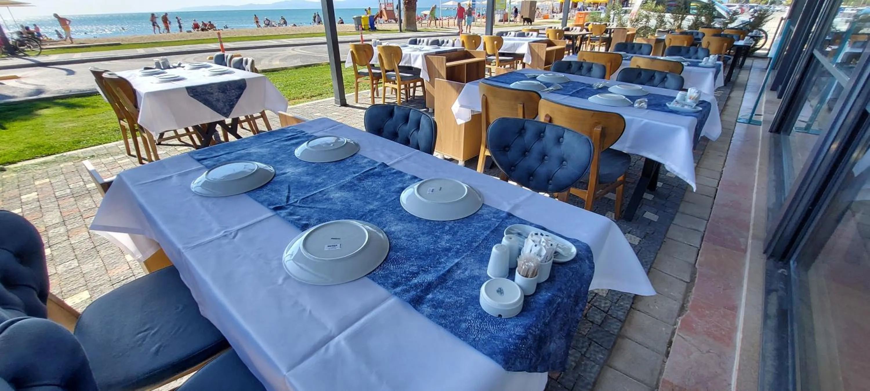 Restaurant/places to eat in Blue Port Hotel